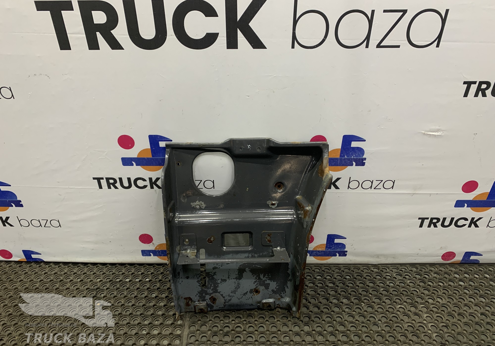 1854227 Корпус подножек левый для Scania