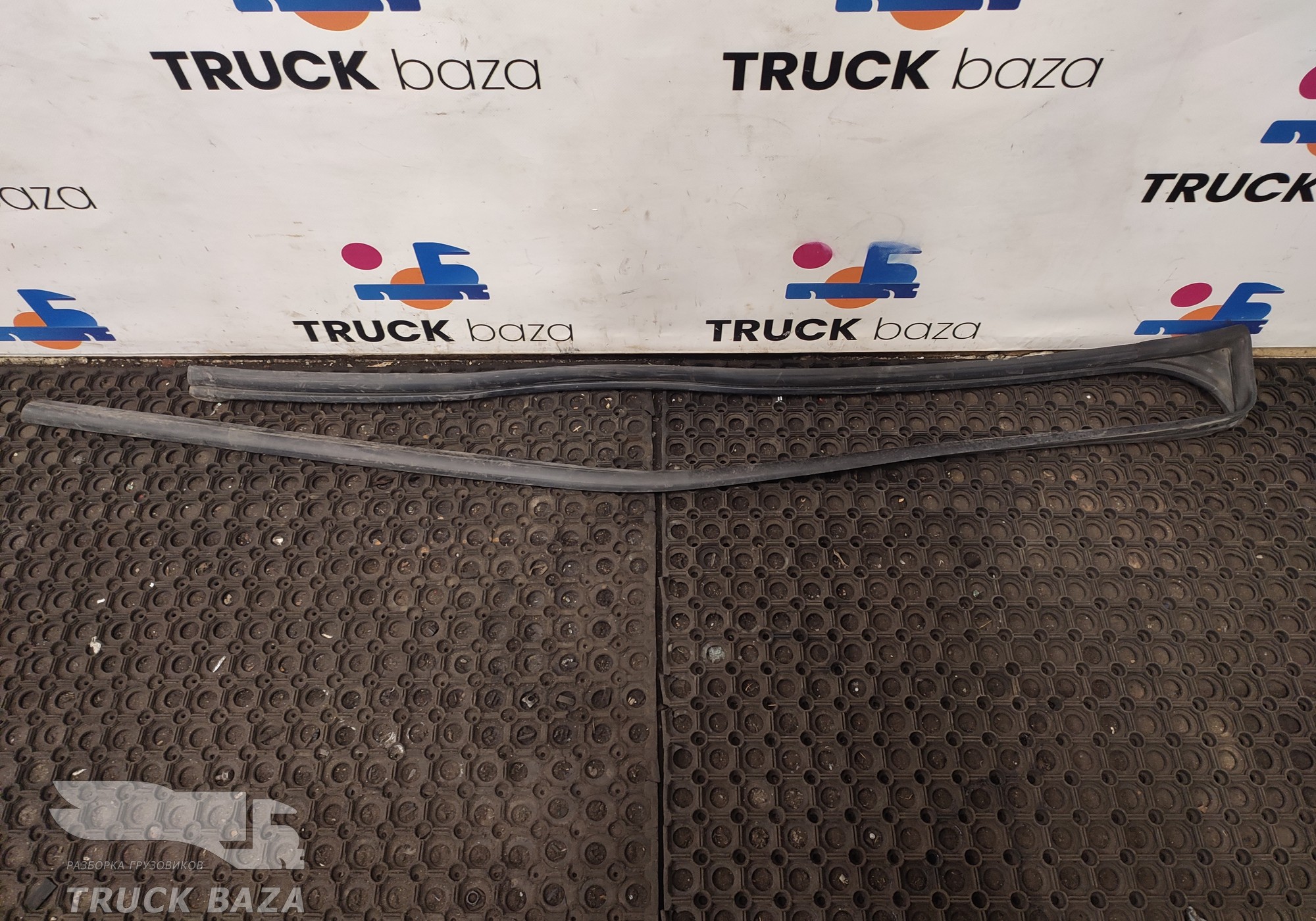 9610042199 Уплотнитель двери левый для Mercedes-Benz