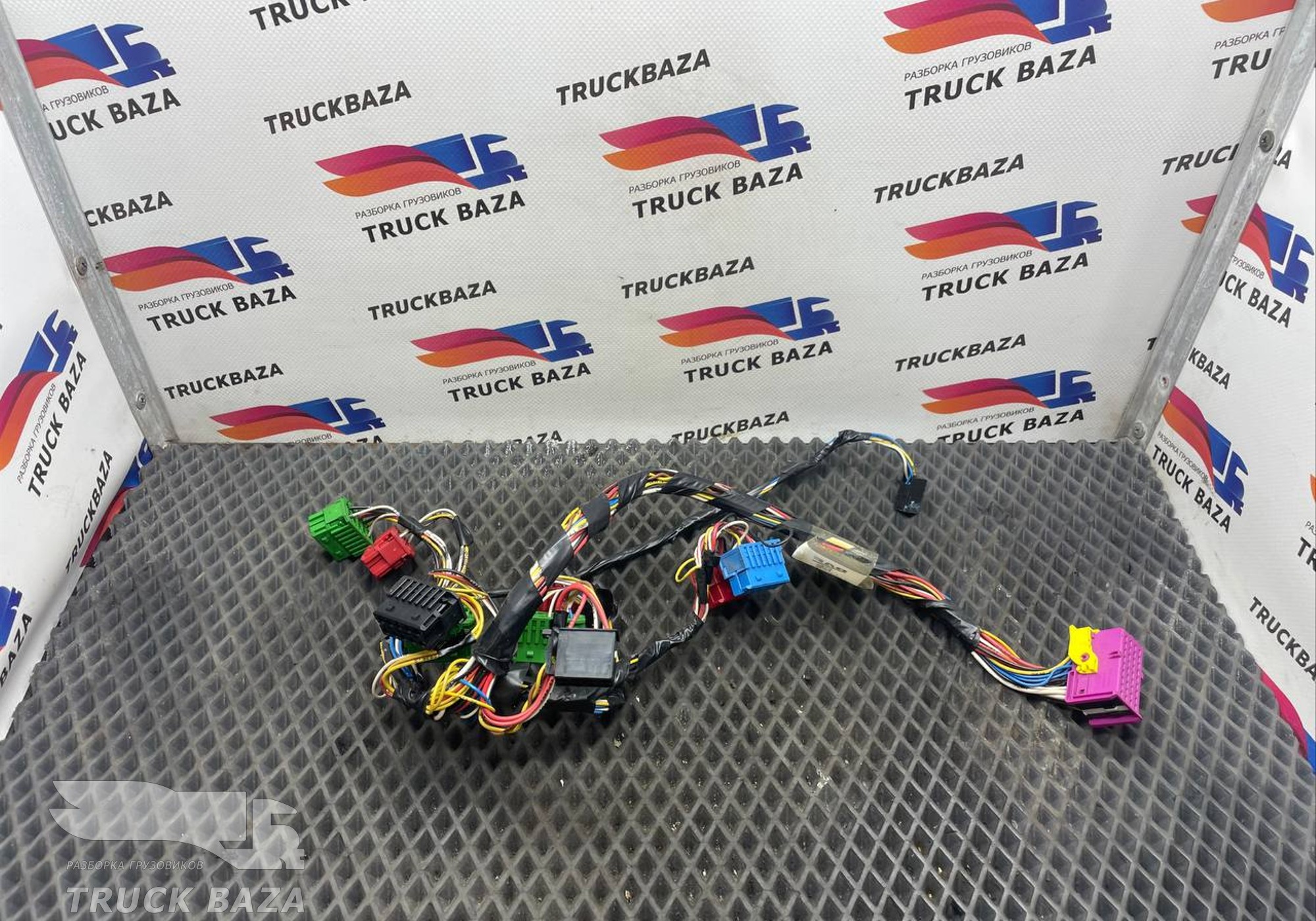 1933325 Проводка кабины для Daf XF106 (с 2012)