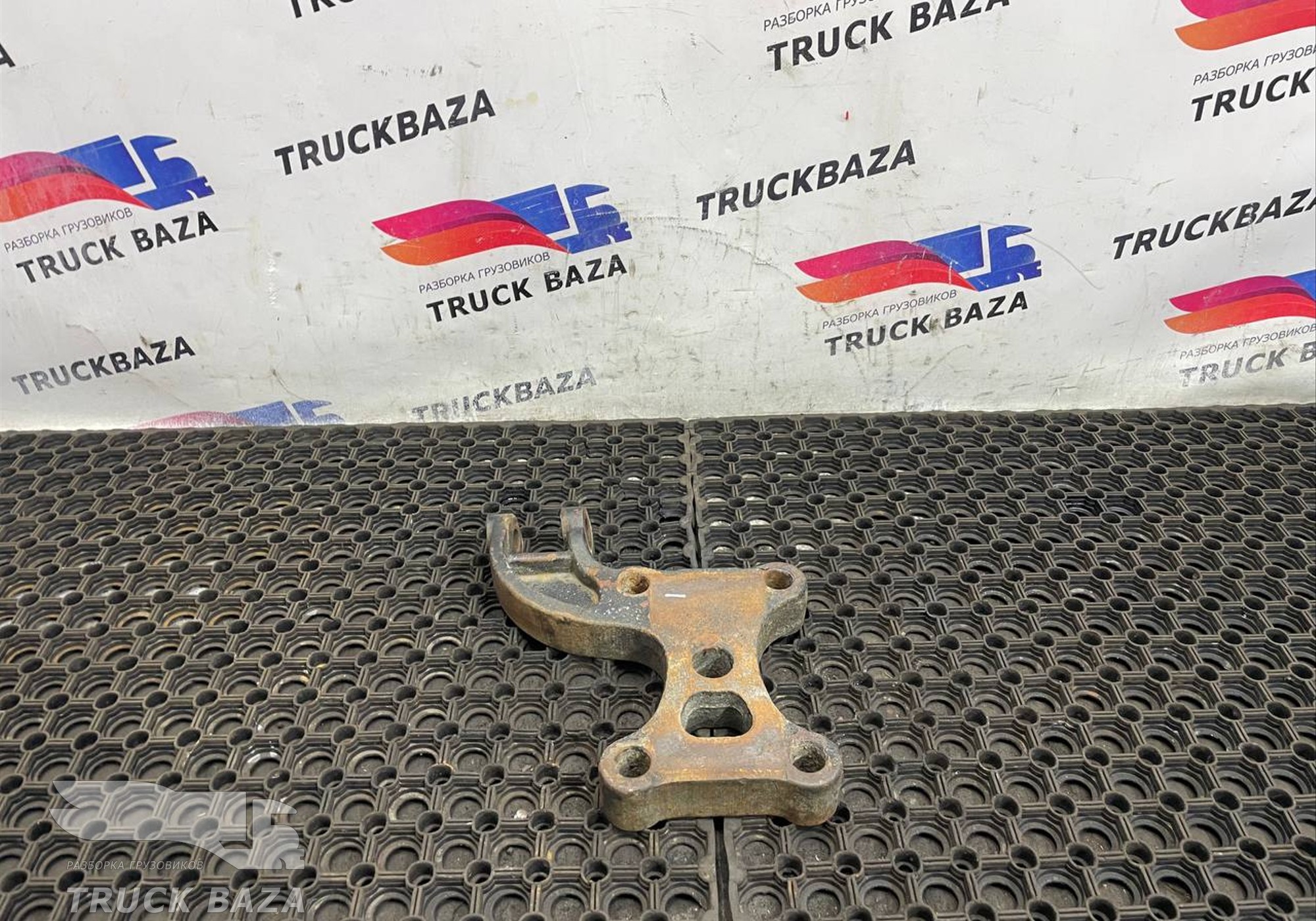 GC465796CC Кронштейн передней рессоры левый для Ford F-MAX (с 2018)