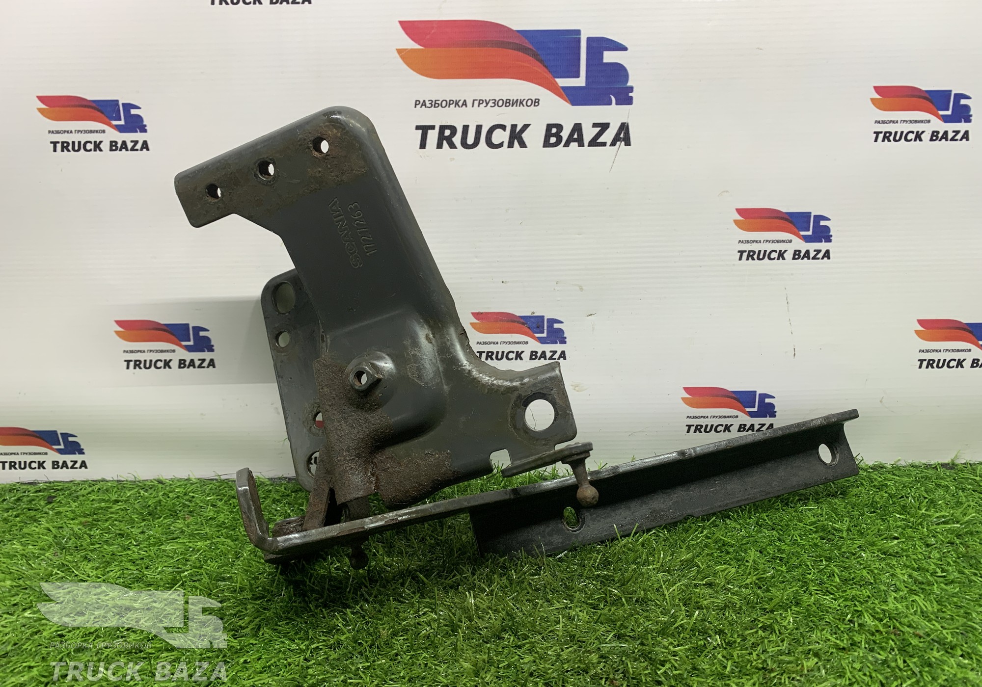 1727263 Петля капота левая