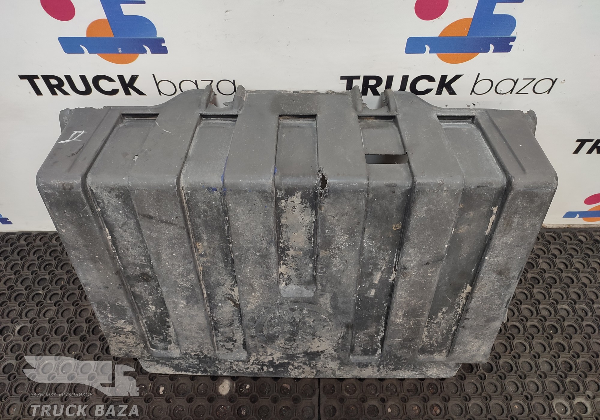 81418600139 Крышка ящика АКБ