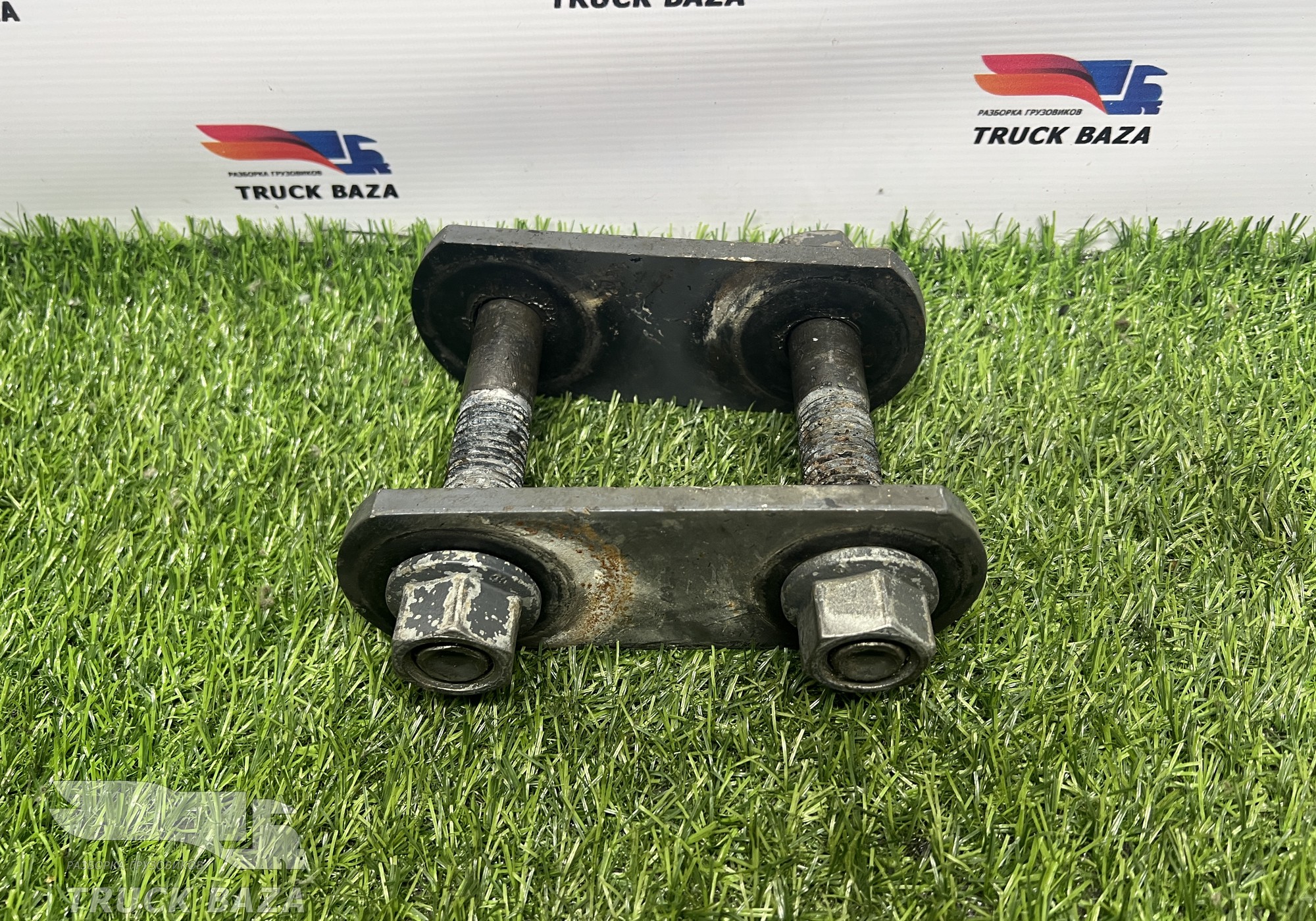 1398376 Серьга передней рессоры в сборе