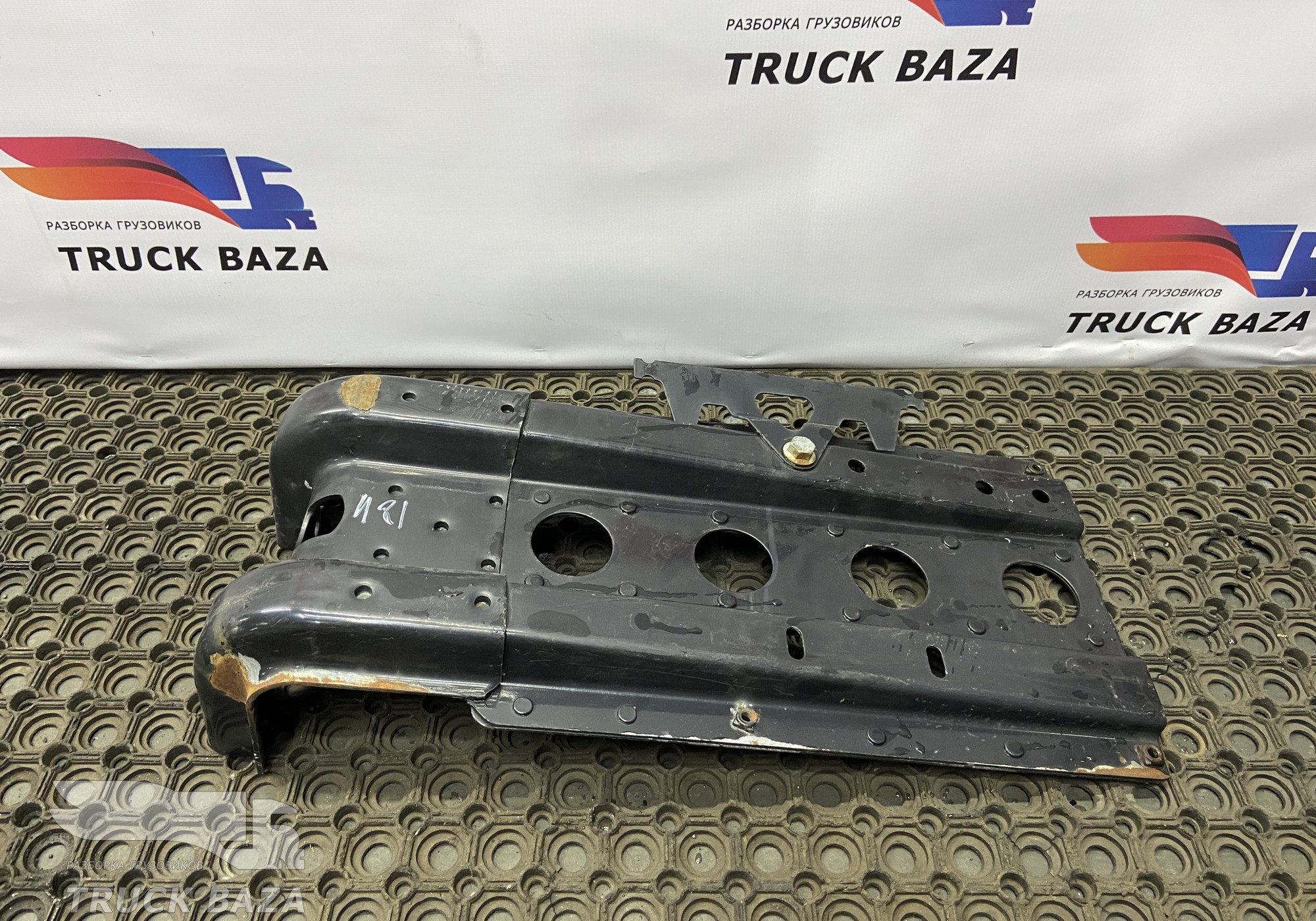 81612435430 Кронштейн крыла переднего