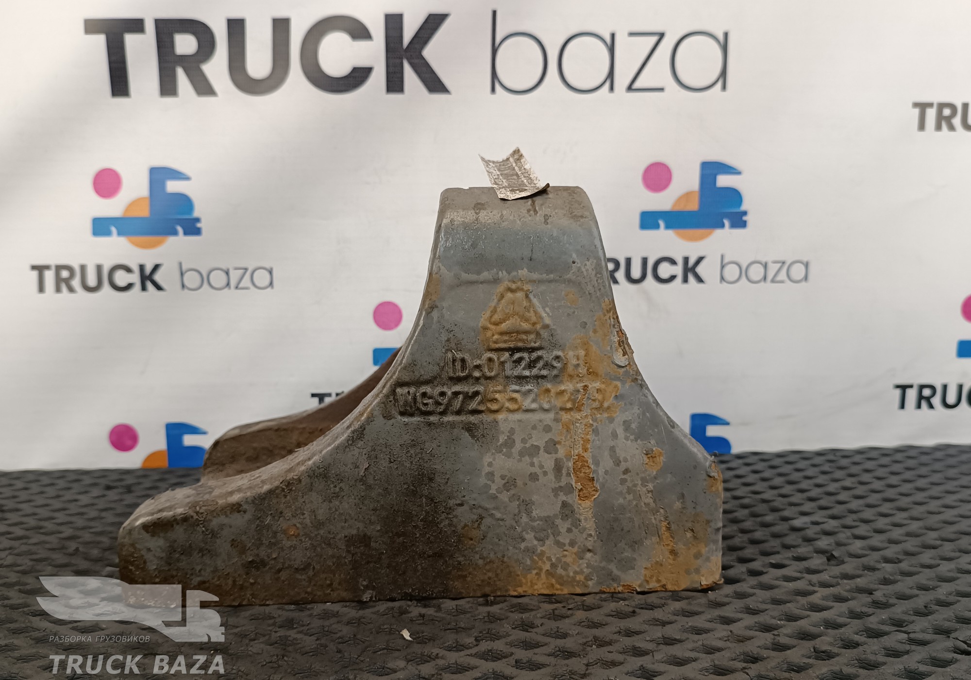 WG9725520279 Кронштейн задней рессоры правый