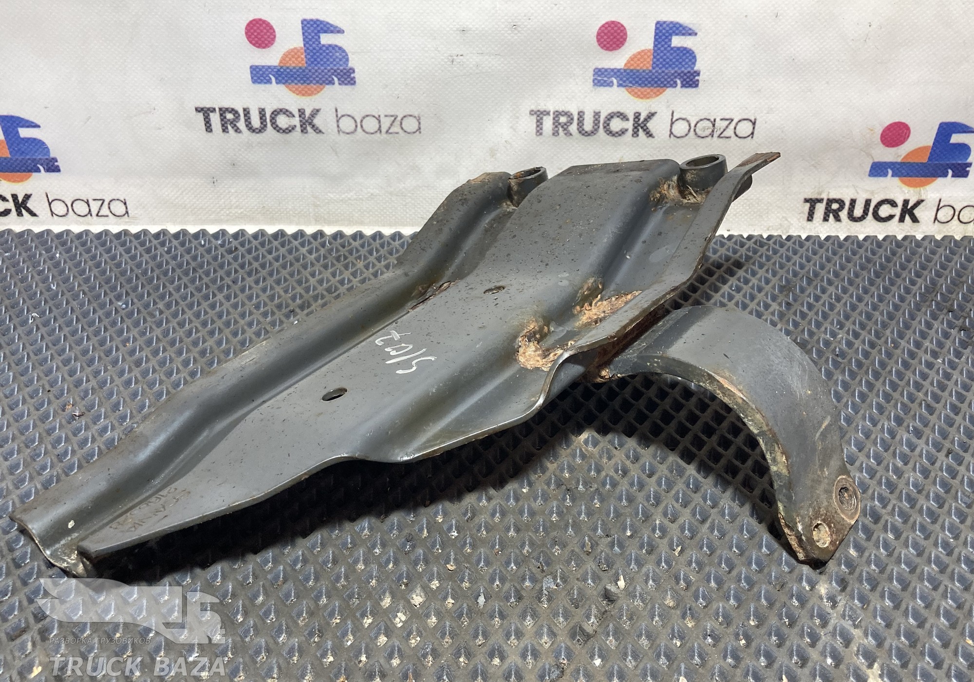 2168628 Кронштейн спойлера правый