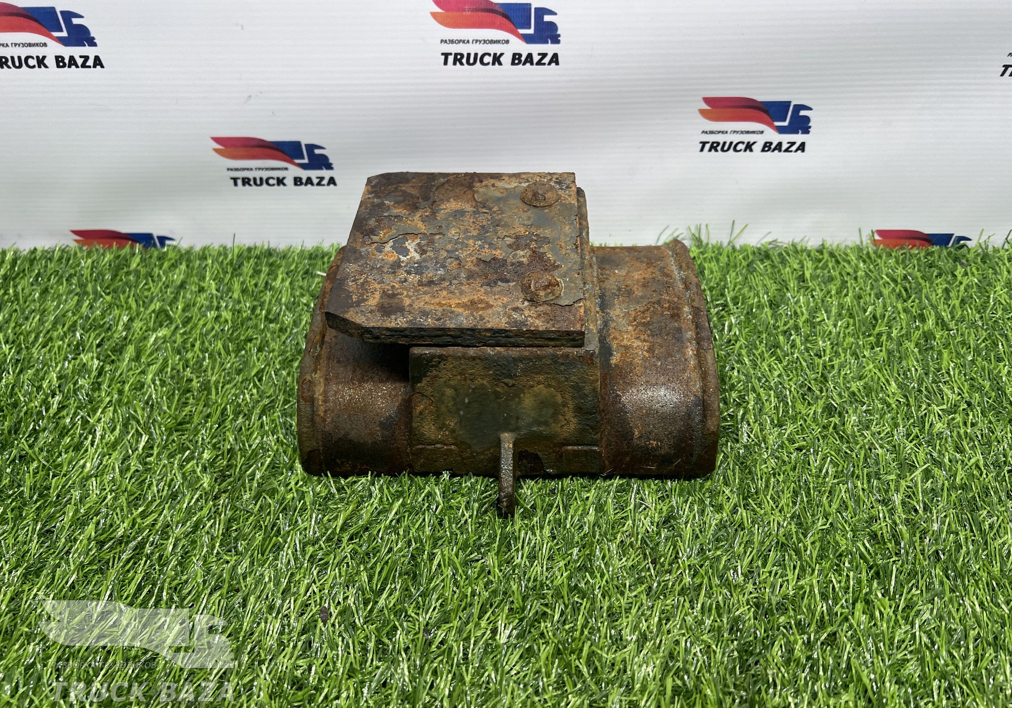 0961983 Проставка стремянки задней рессоры