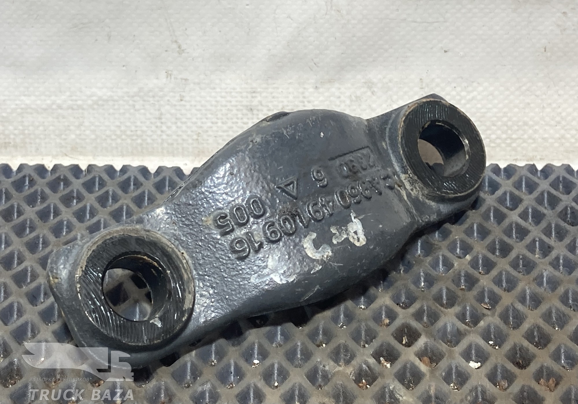 9604910916 Кронштейн глушителя передний для Mercedes-Benz Actros New Actros MP4 (с 2011)