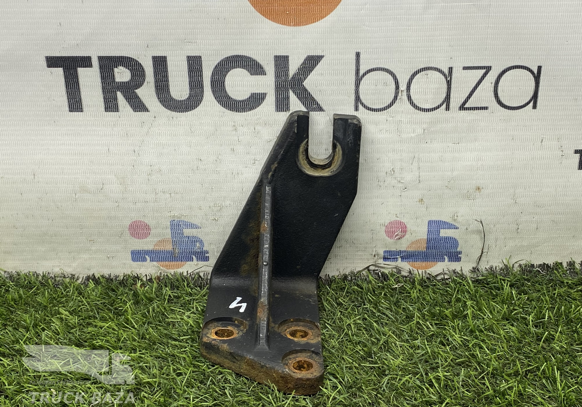 5490100117205 Кронштейн опоры КПП правый для КАМАЗ 5490 (с 2013)