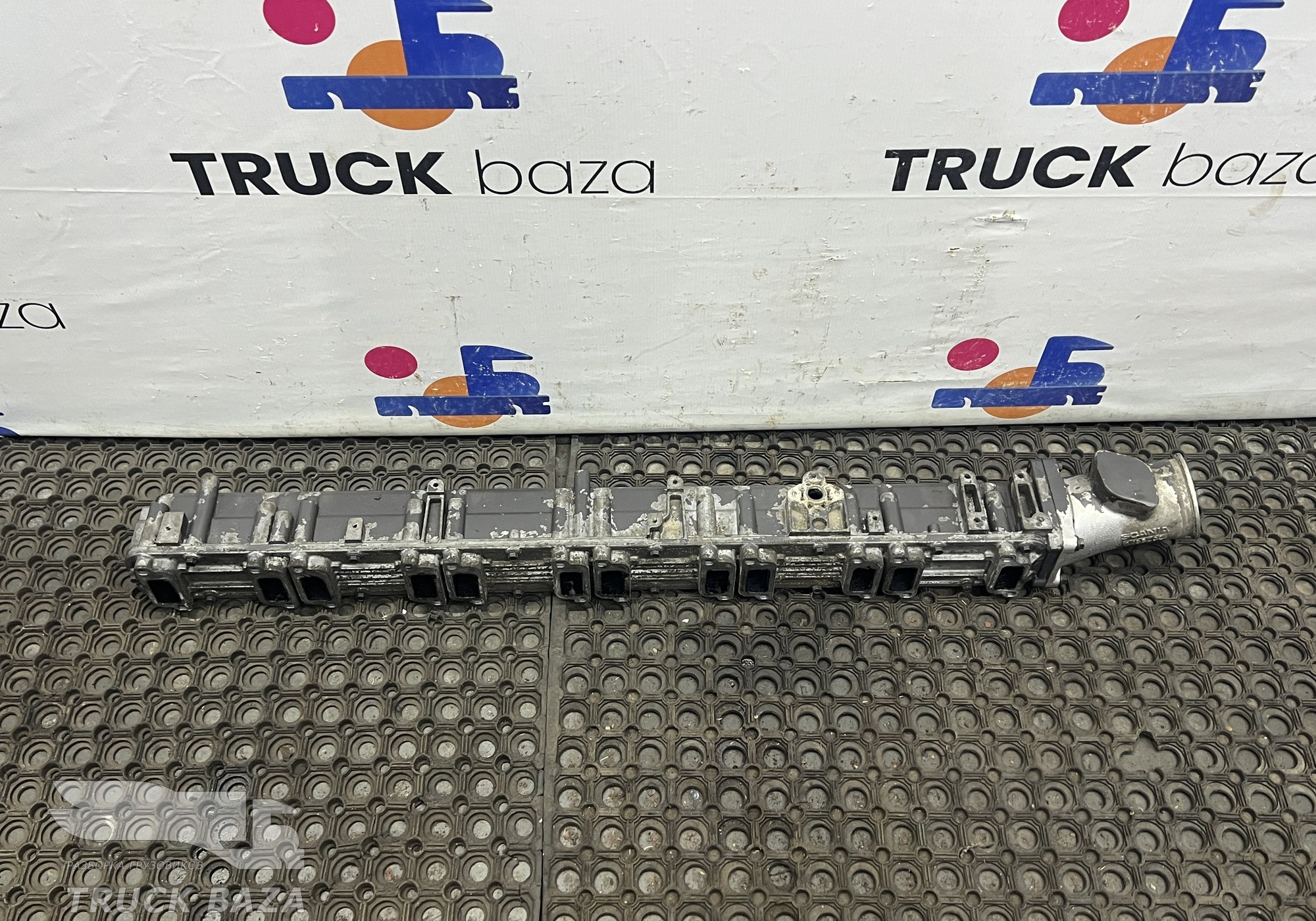 1474817 Коллектор впускной