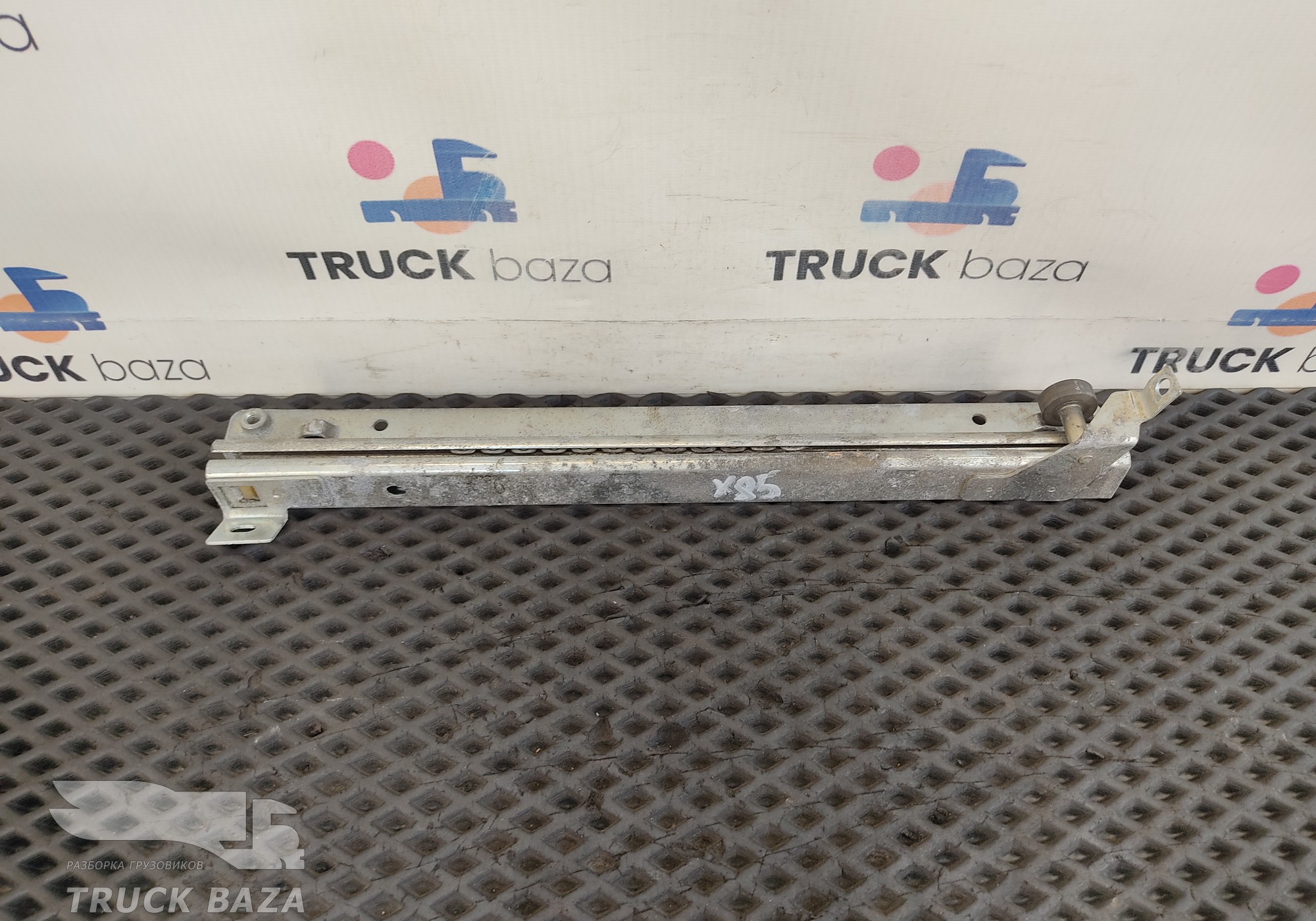 1297399 Направляющая столика правая