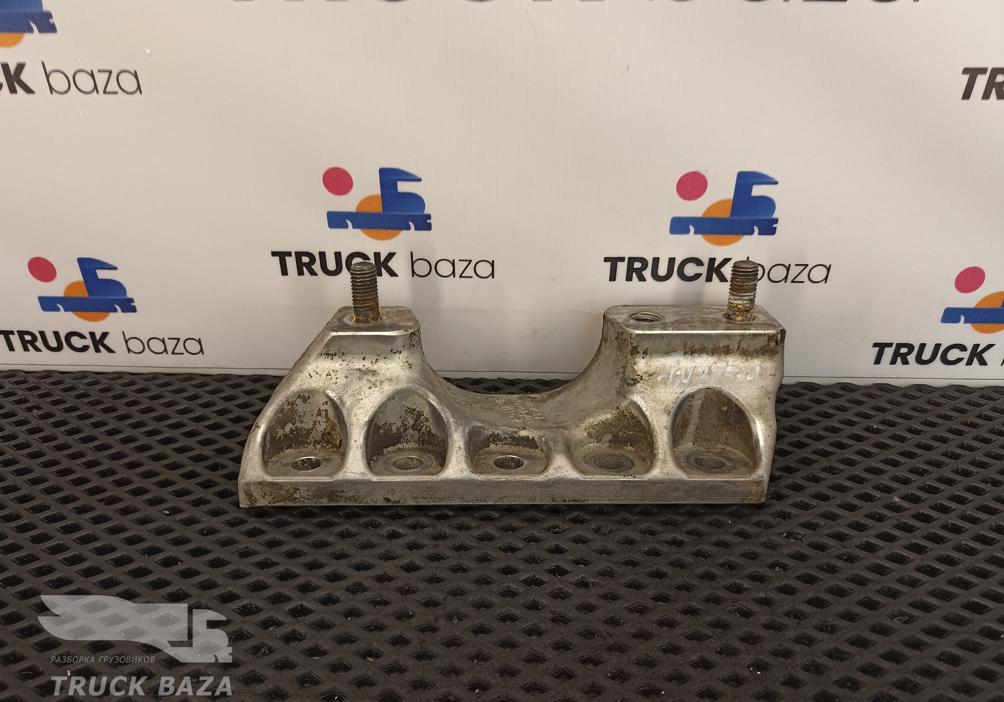 1787517 Кронштейн топливного бака для Scania 5-series G (с 2004 по 2016)