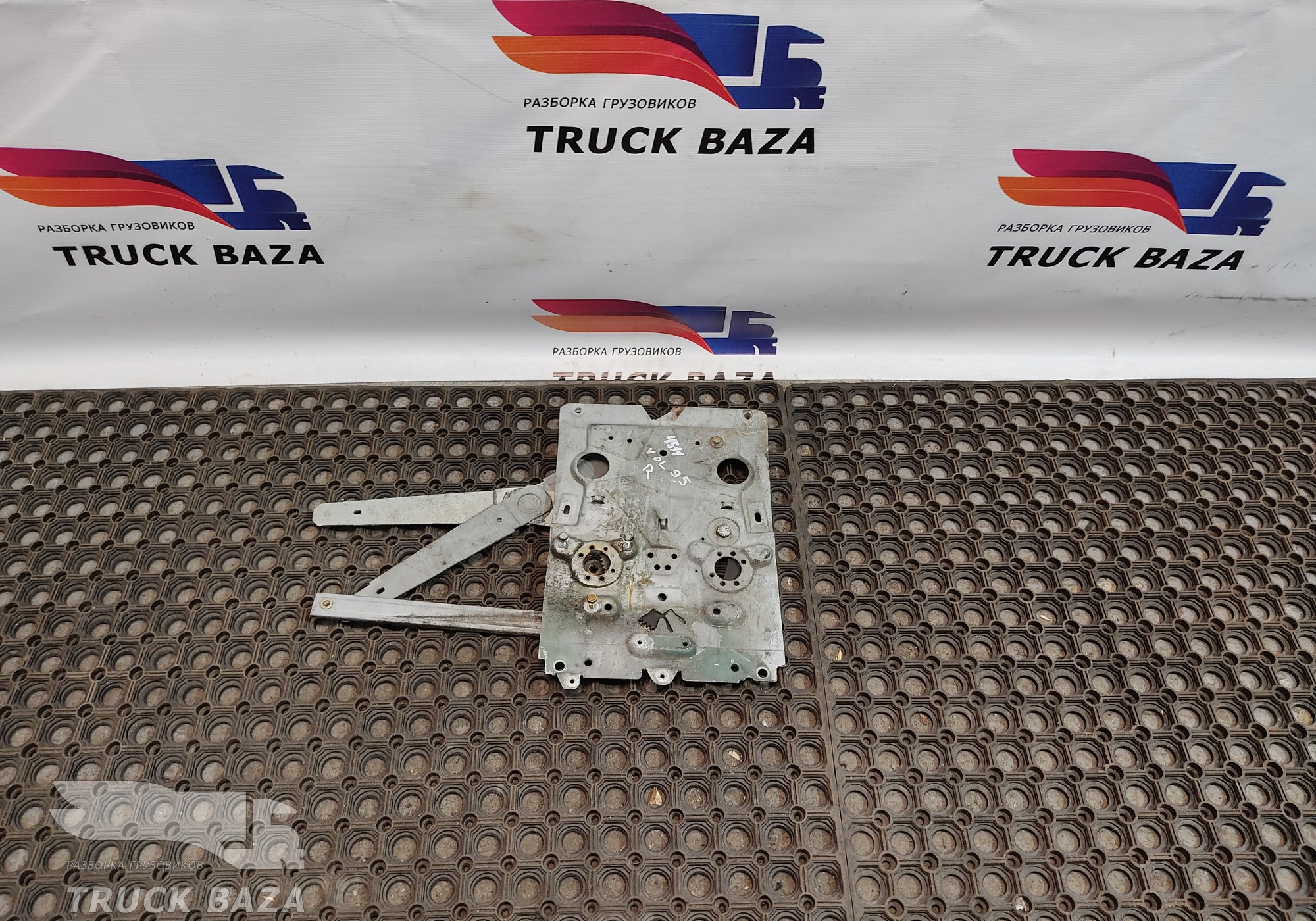 3176536 Стеклоподъемник правый для Volvo