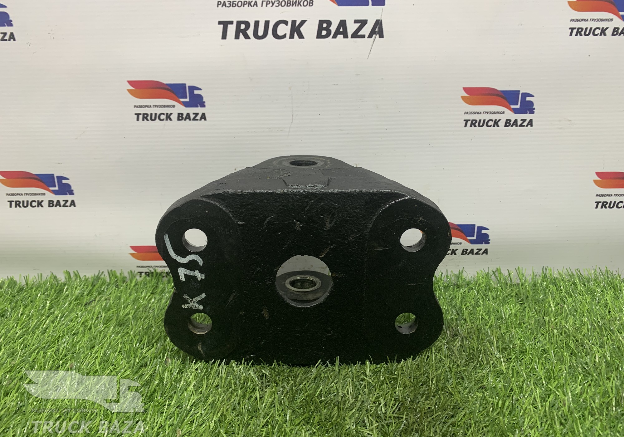 65802902444 Кронштейн рессоры передней