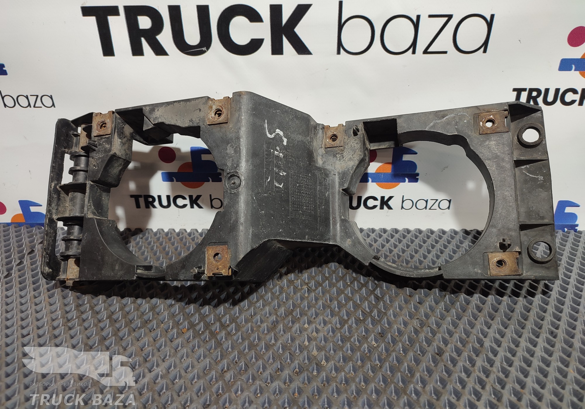 1786695 Кронштейн фары противотуманной правый