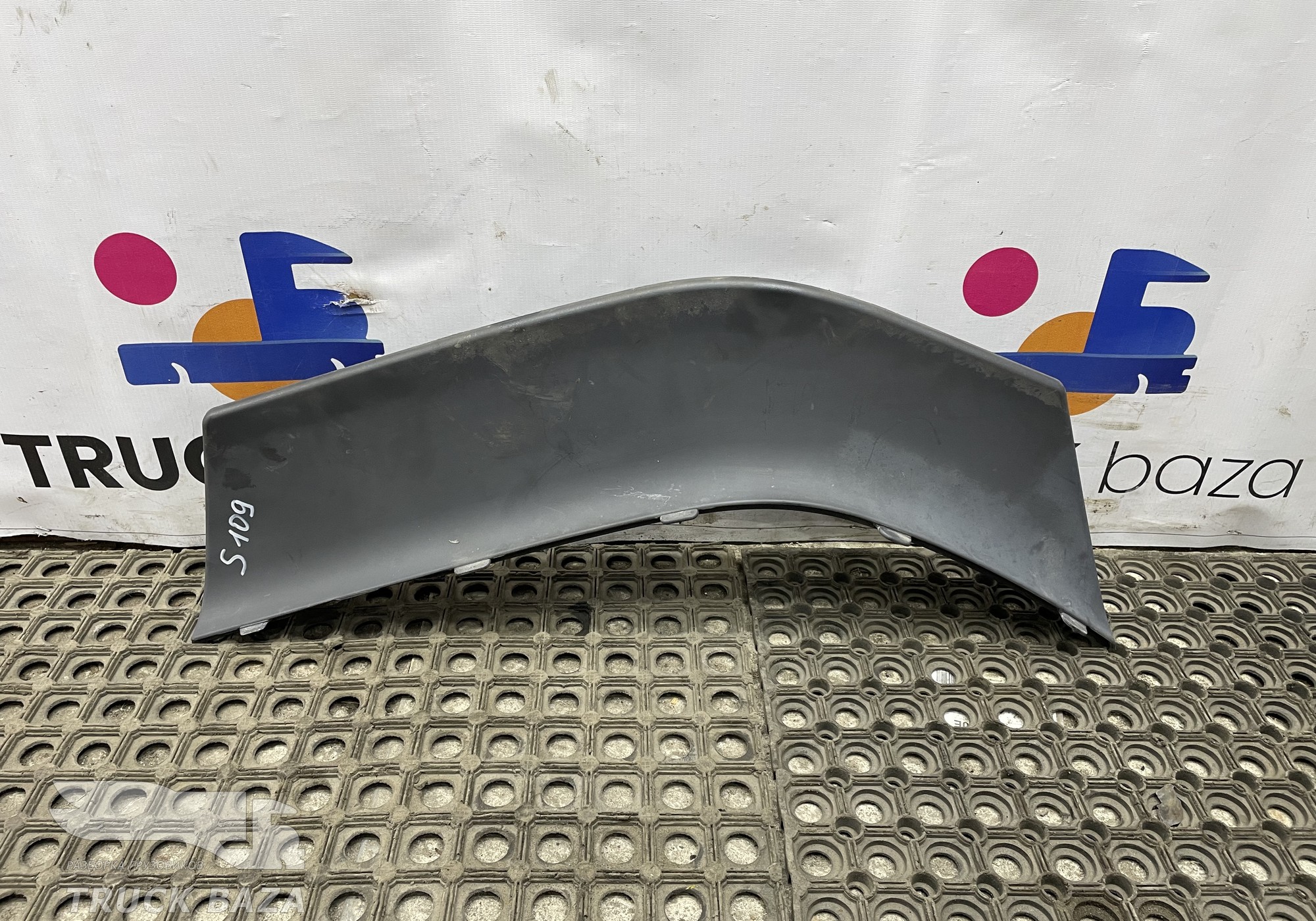 1431932 Накладка на крыло правая