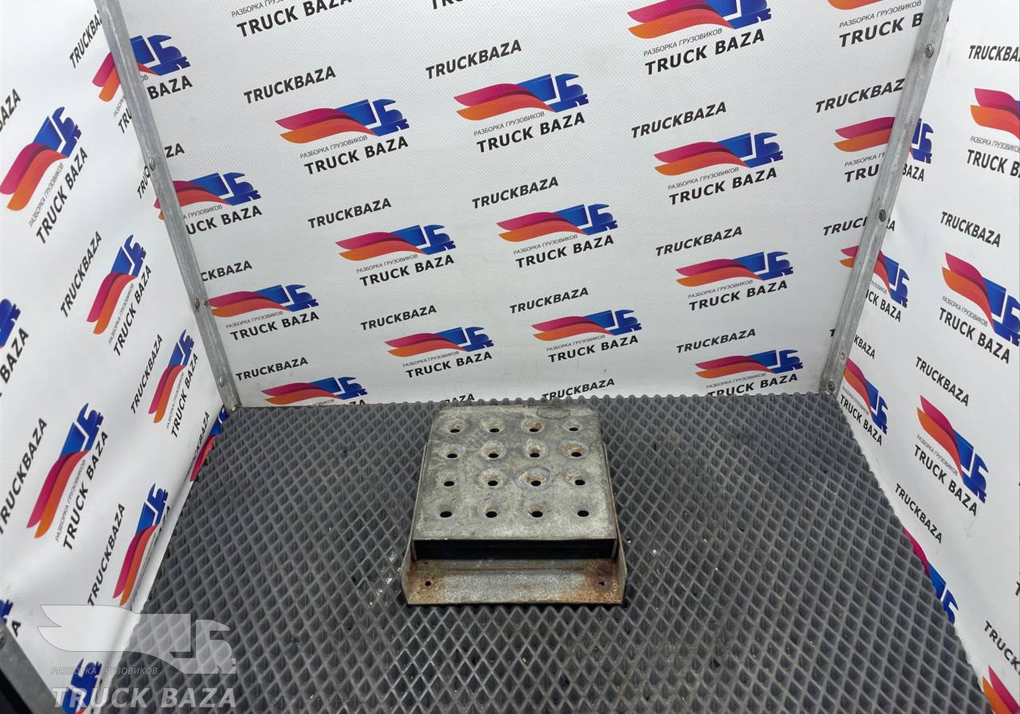 1120010 Подножка на задний борт для Полуприцепы Разные Полуприцепы