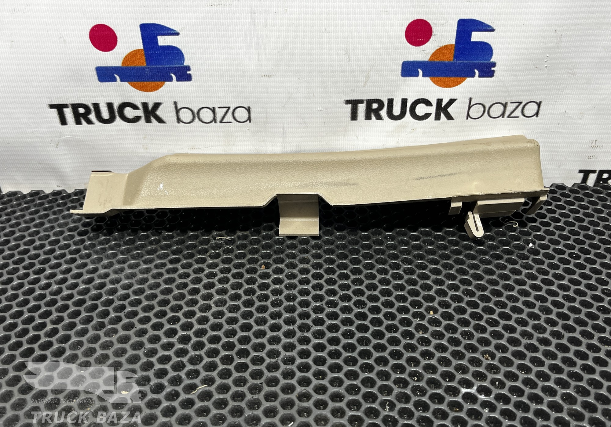 810W624300086 Накладка стойки кабины нижняя правая для Sinotruk Howo