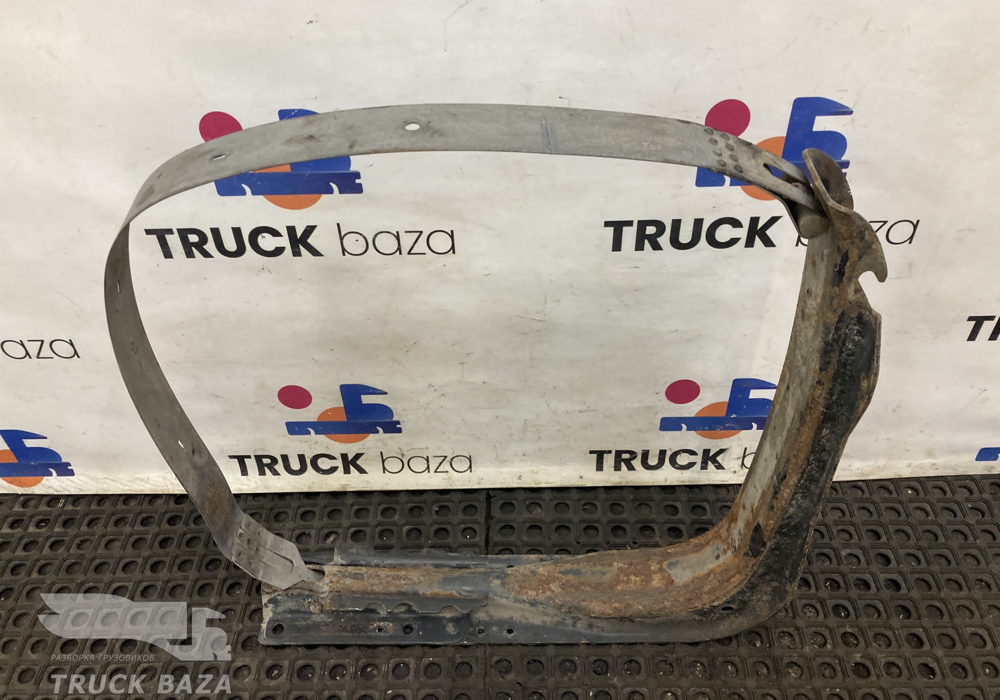 81418015505 Кронштейн топливного бака