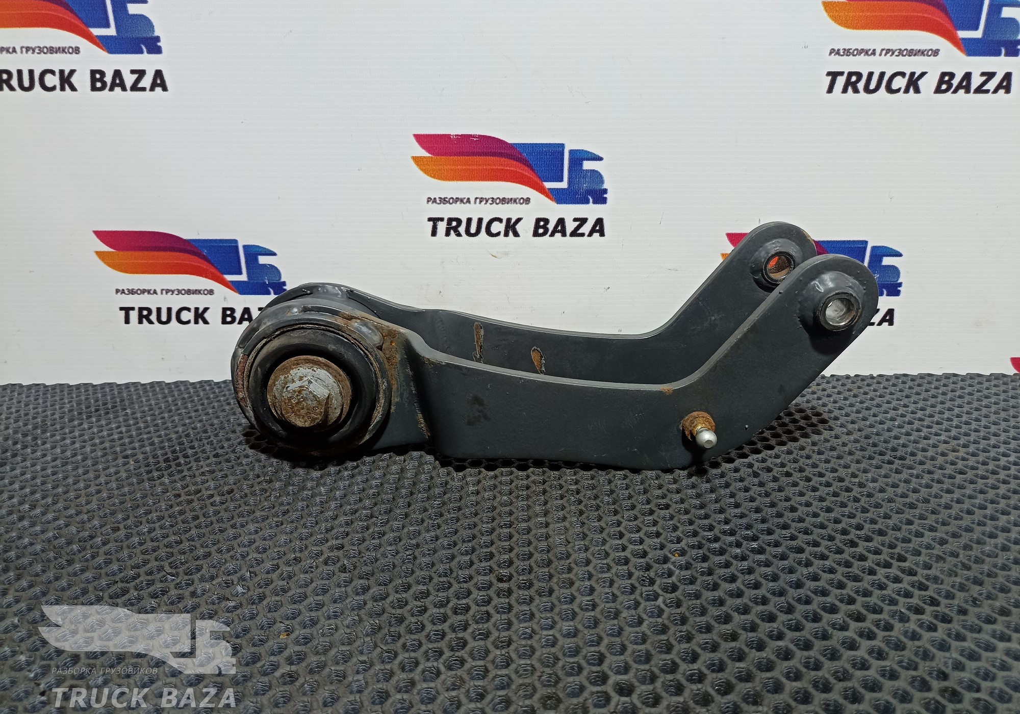 504008200 Кронштейн замка кабины для Iveco