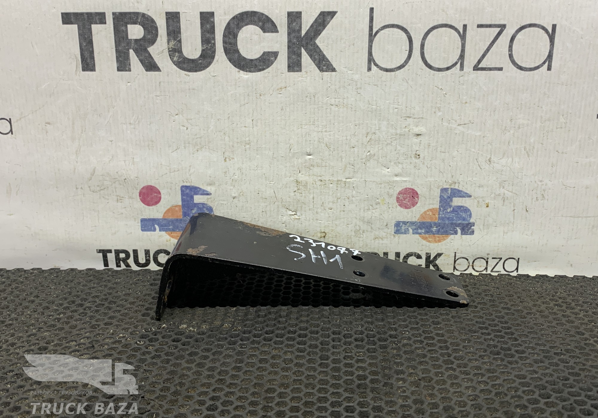 DZ9114360400 Кронштейн ускорительного клапана для Shacman F3000 (с 2009)