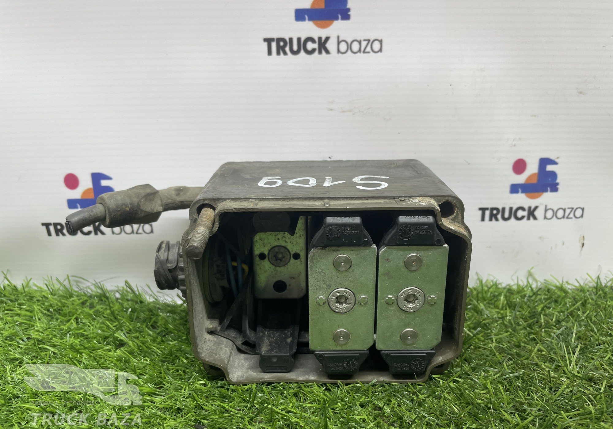 1493769 Блок клапанов КПП