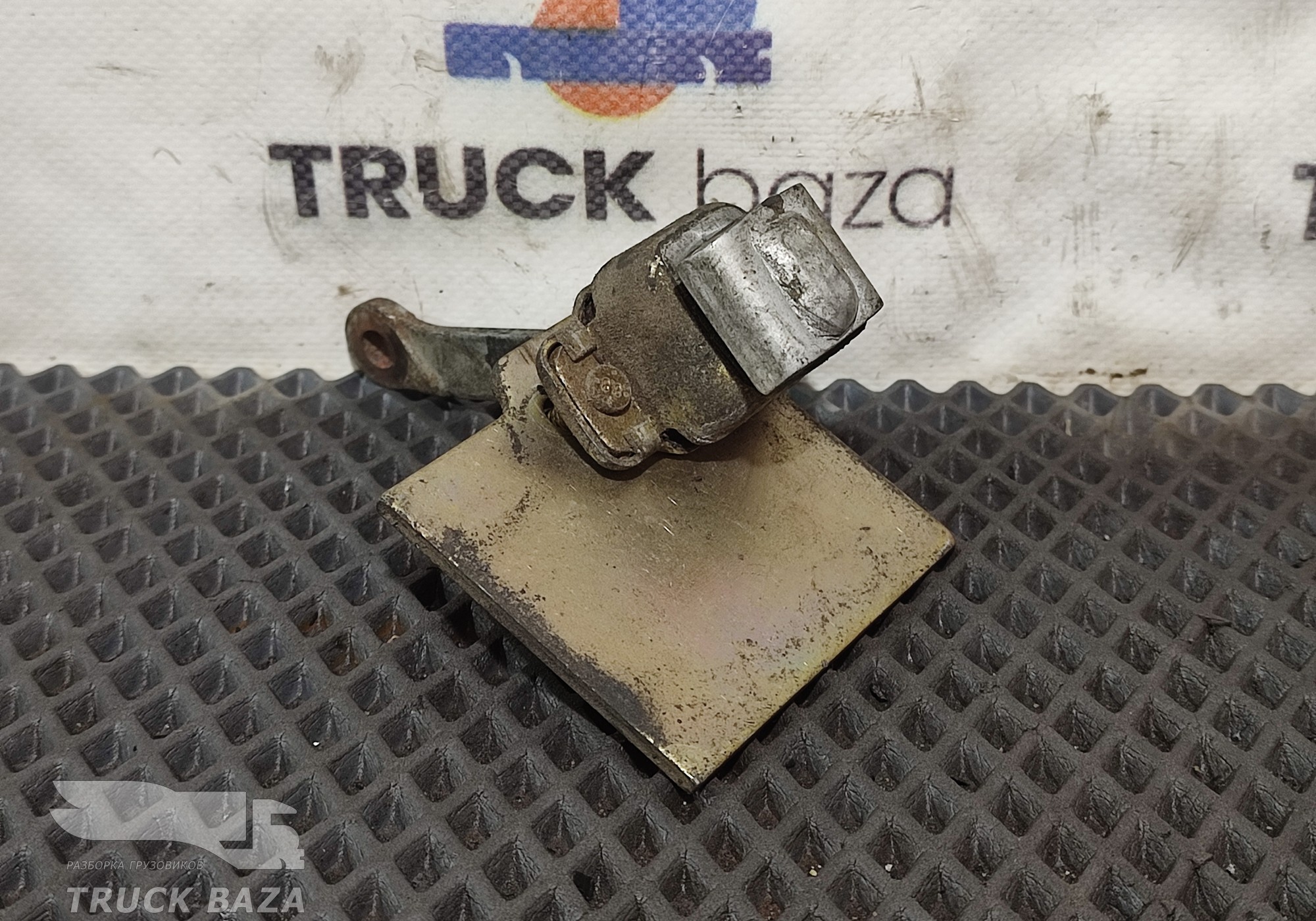 1365821 Ограничитель двери