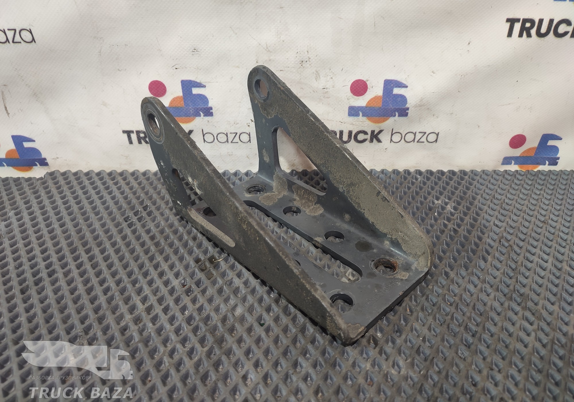 1854534 Кронштейн амортизатора заднего