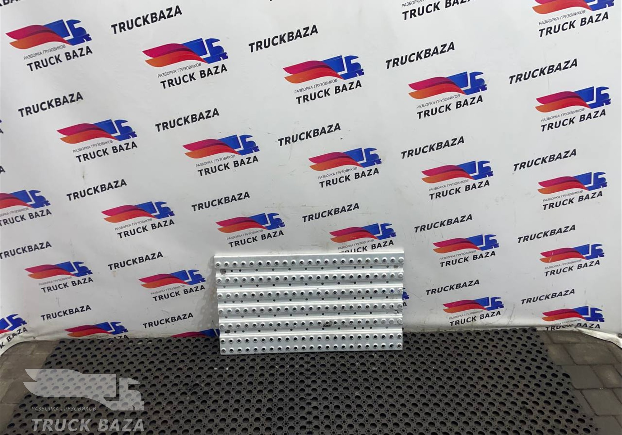 81429020292 Трап на раму за кабиной