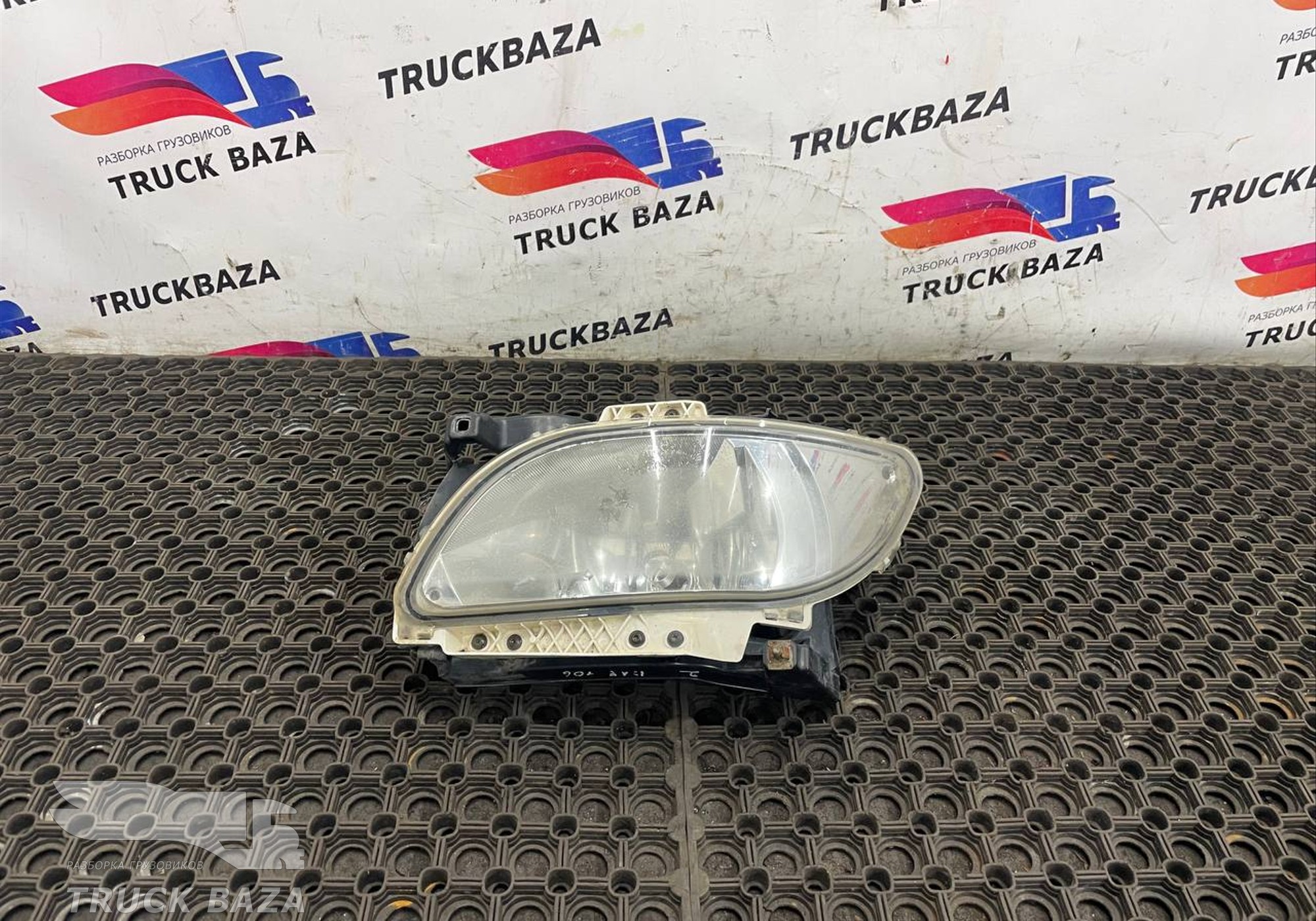 1835884 Фара противотуманная левая для Daf XF106 (с 2012)