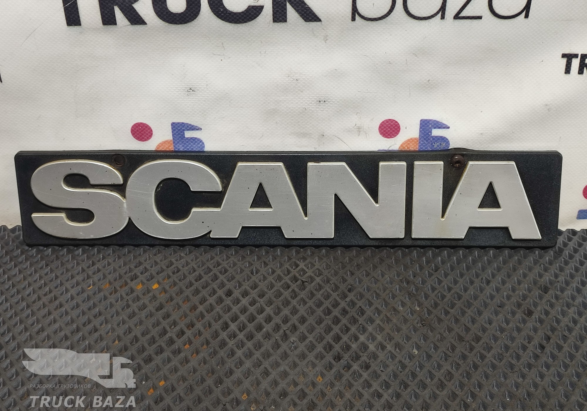 1368246 Эмблема заднего брызговика