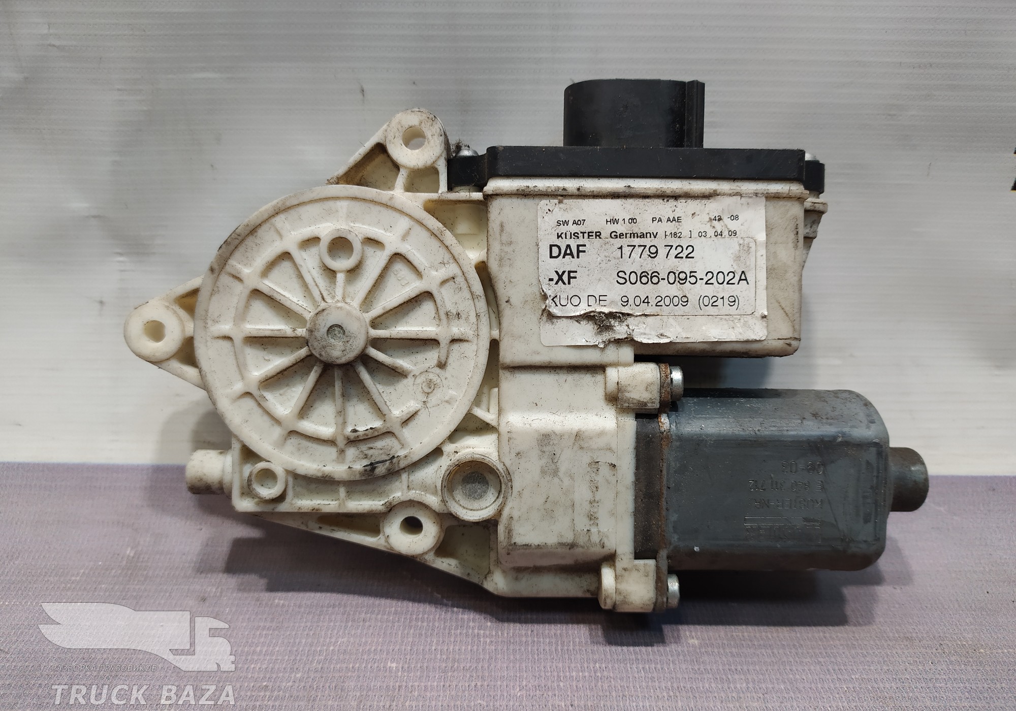 1779722 Моторчик стеклоподъемника правый для Daf