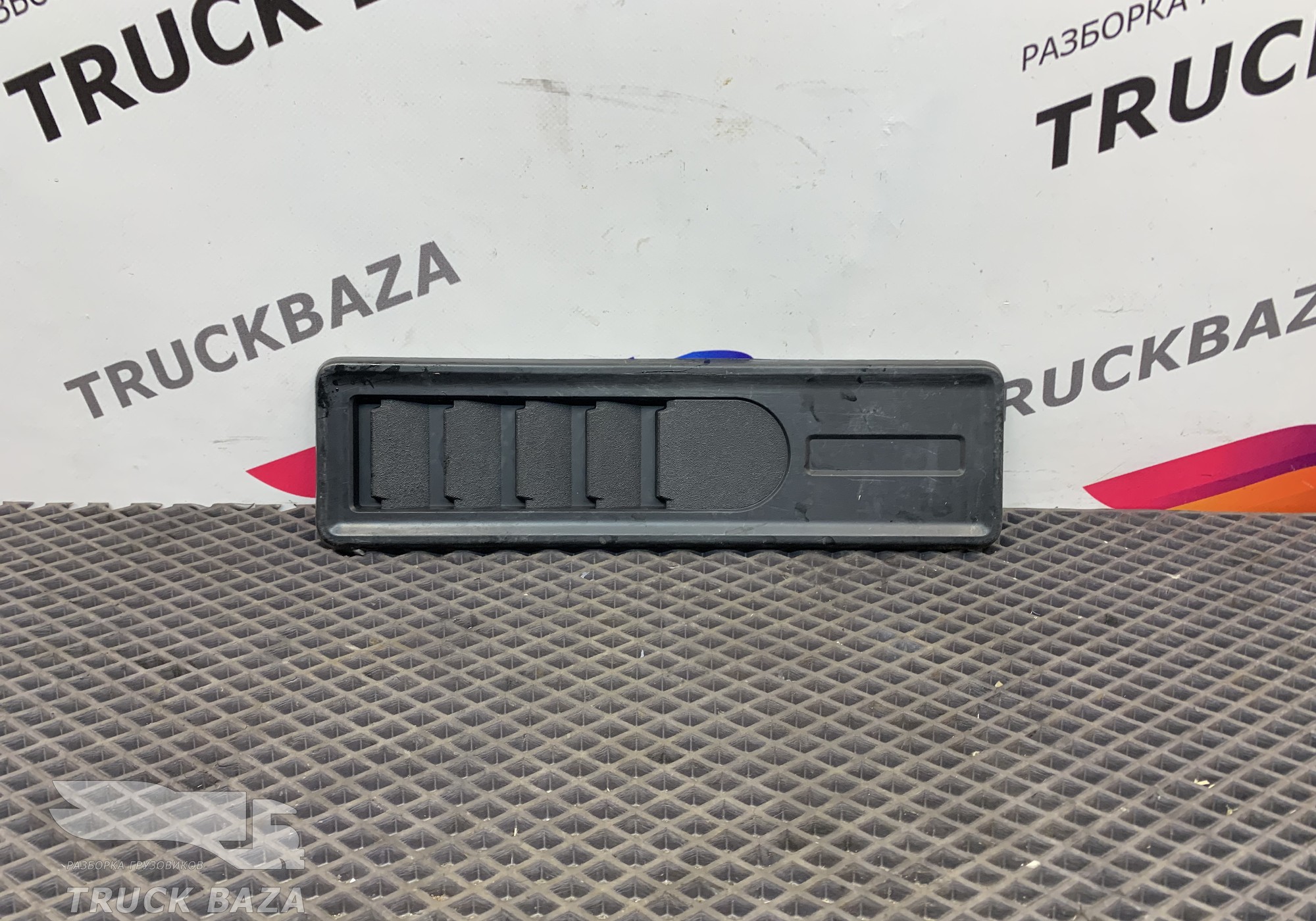 82360438 Заглушка сиденья для Renault T (с 2013)
