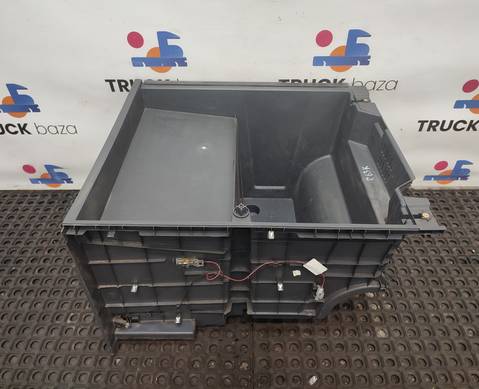 82316058 Ящик вещевой для Renault T (с 2013)