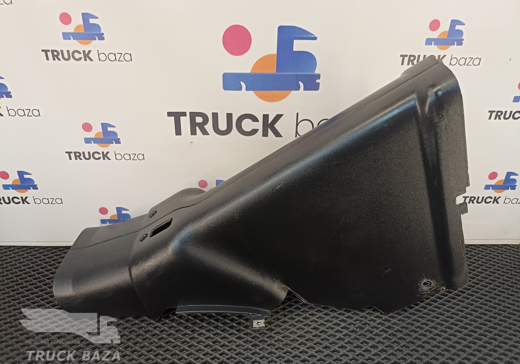 1435714 Кожух рулевой колонки для Daf