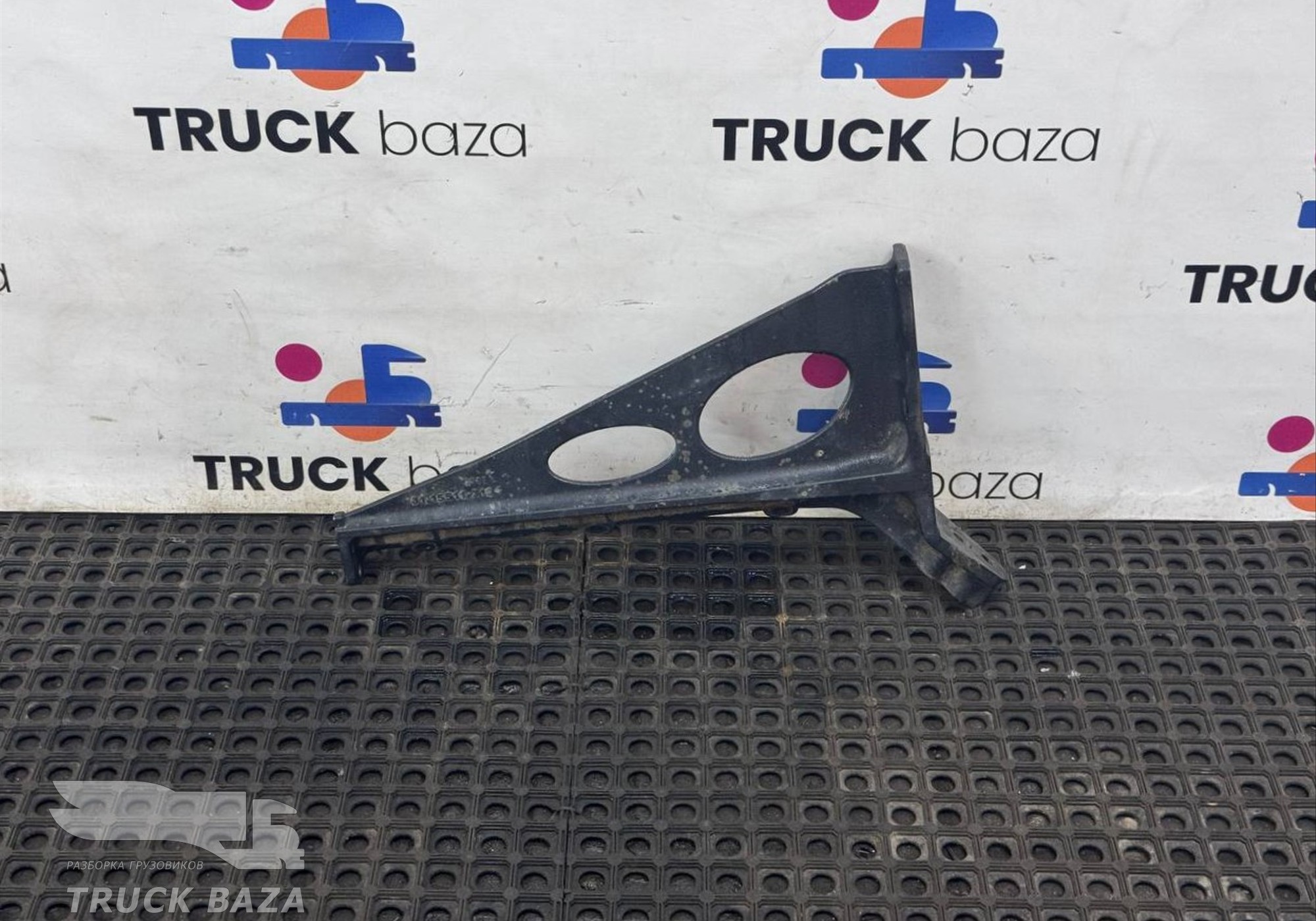 81155113194 Кронштейн бака AdBlue правый для Man TGX II (с 2012)