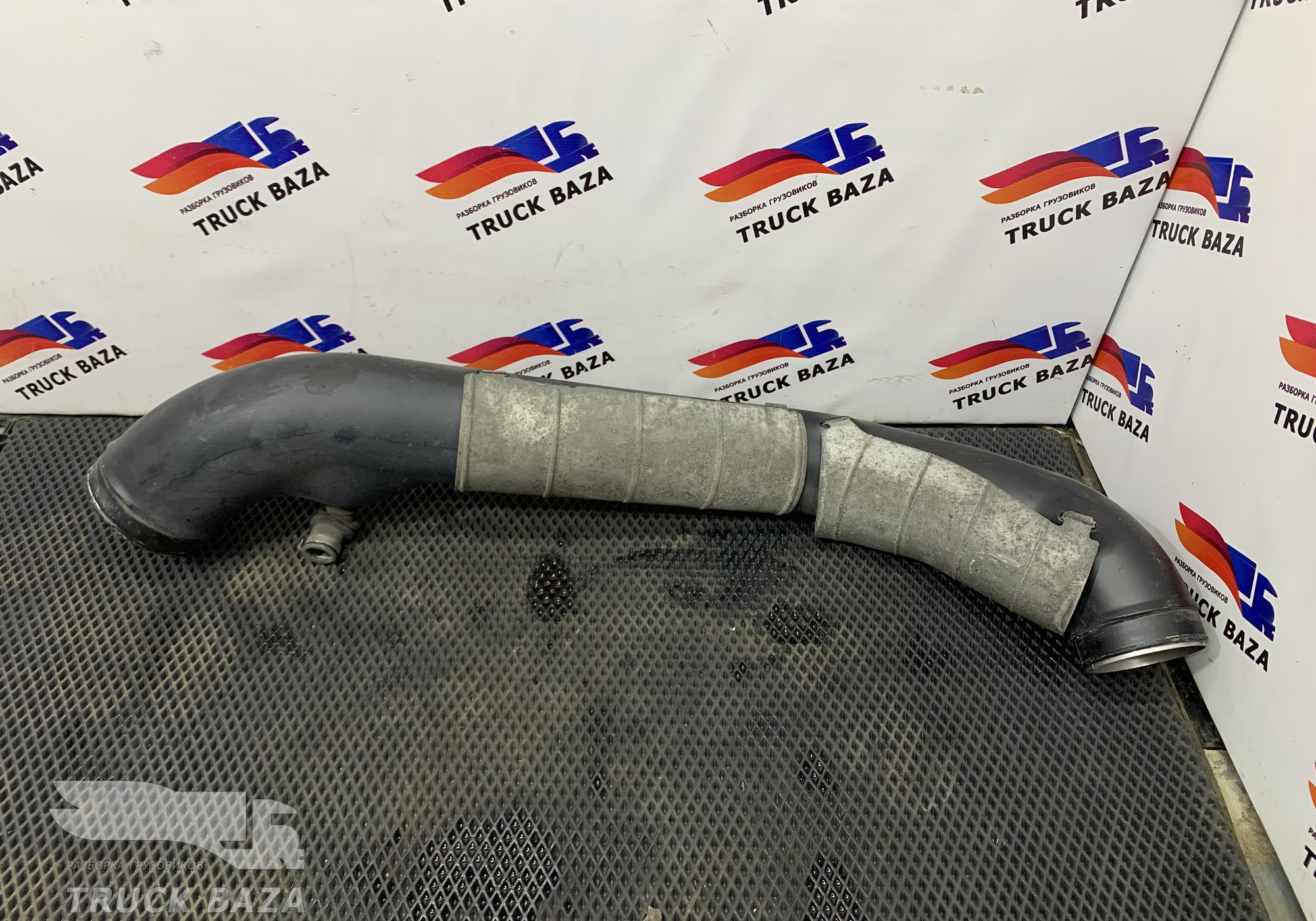 20551487 Патрубок воздушного фильтра для Volvo