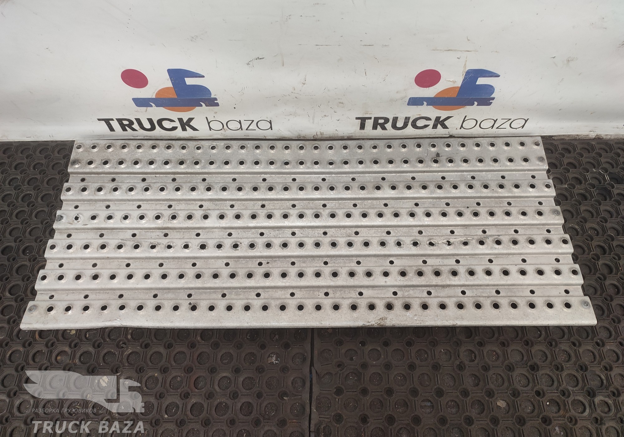 81429020297 Трап на раму за кабиной