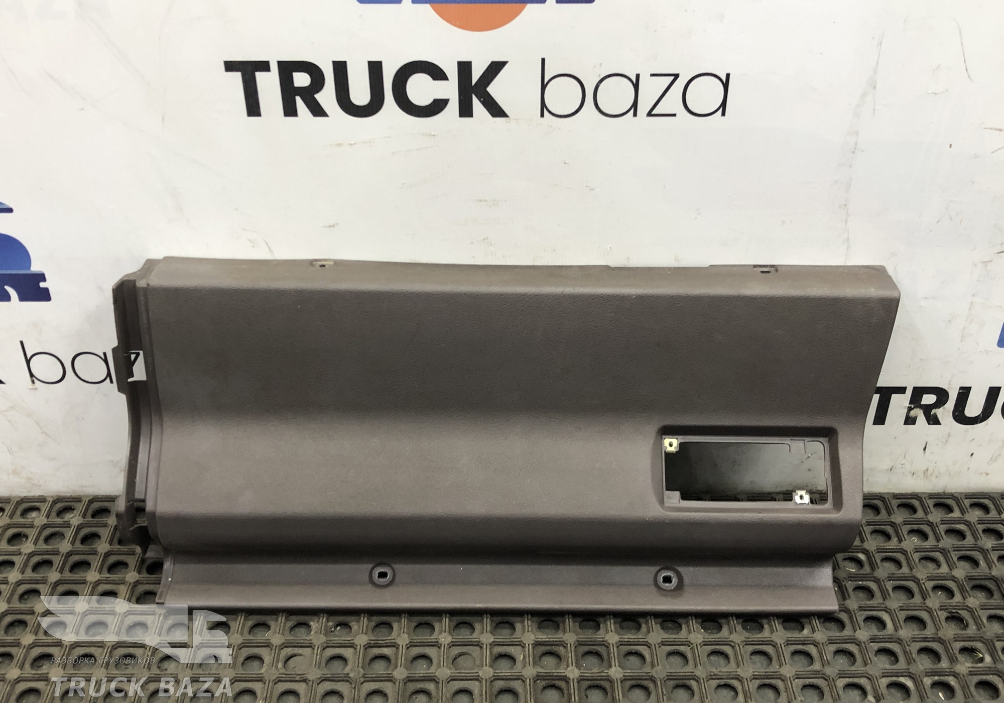 5010290209 Накладка торпедо левая для Renault Magnum III E-tech (с 2001 по 2005)