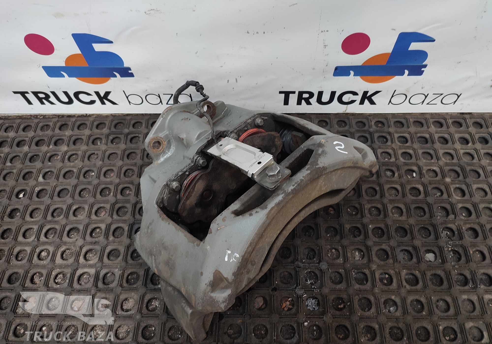 AZ4007443008 Суппорт передний правый для Sinotruk Sitrak C7H