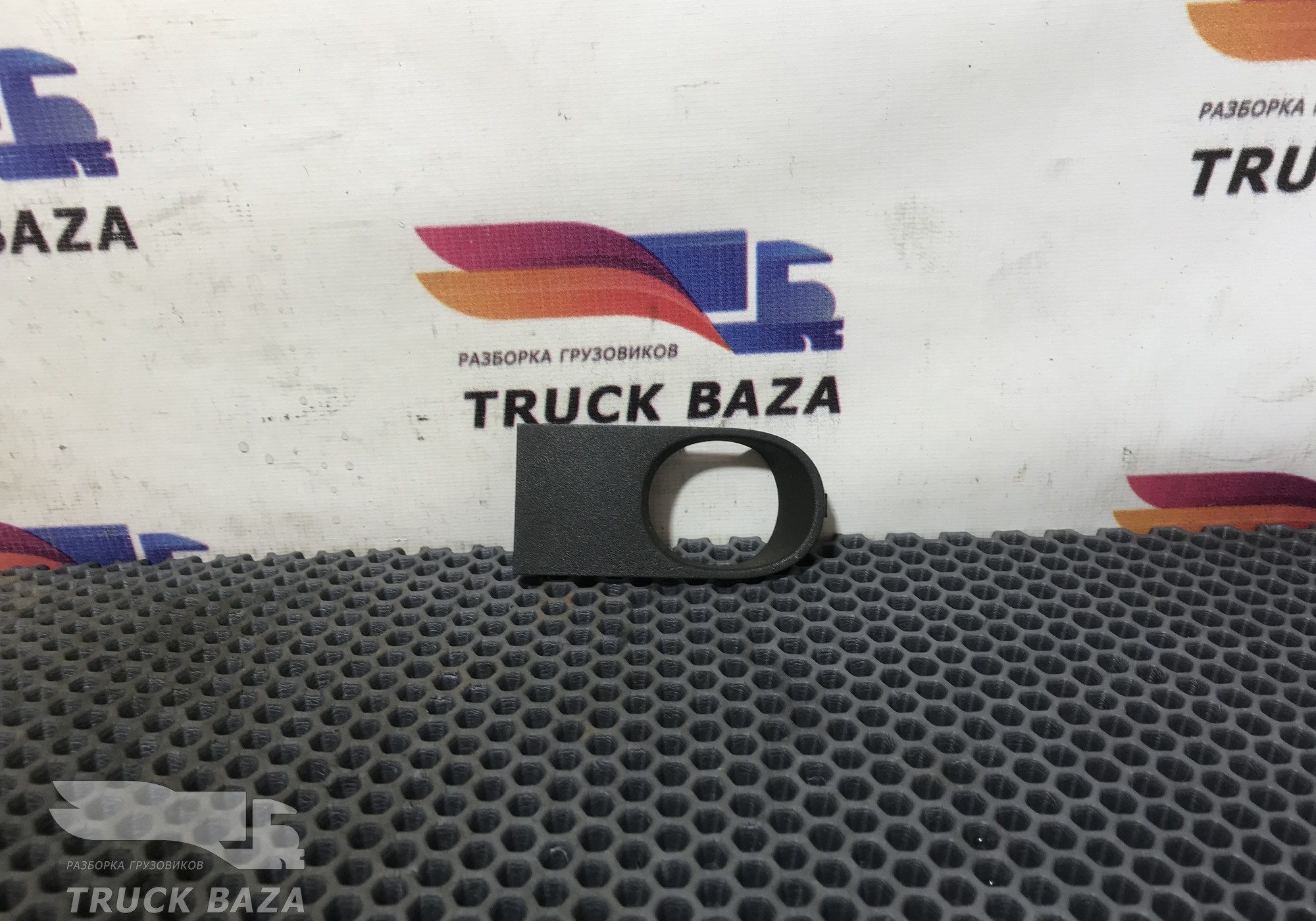 82269596 Накладка рулевой колонки для Volvo FH 4 (с 2012)
