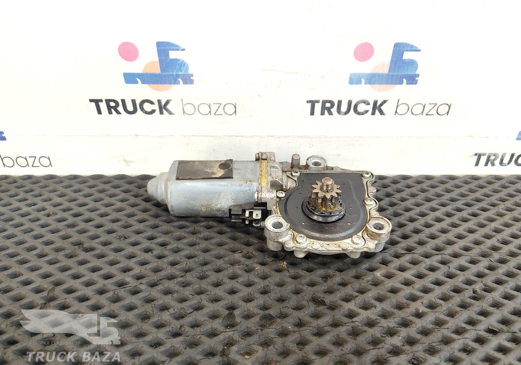 0536005501 Моторчик стеклоподъемника левый для Volvo FH 3 (с 2008 по 2012)