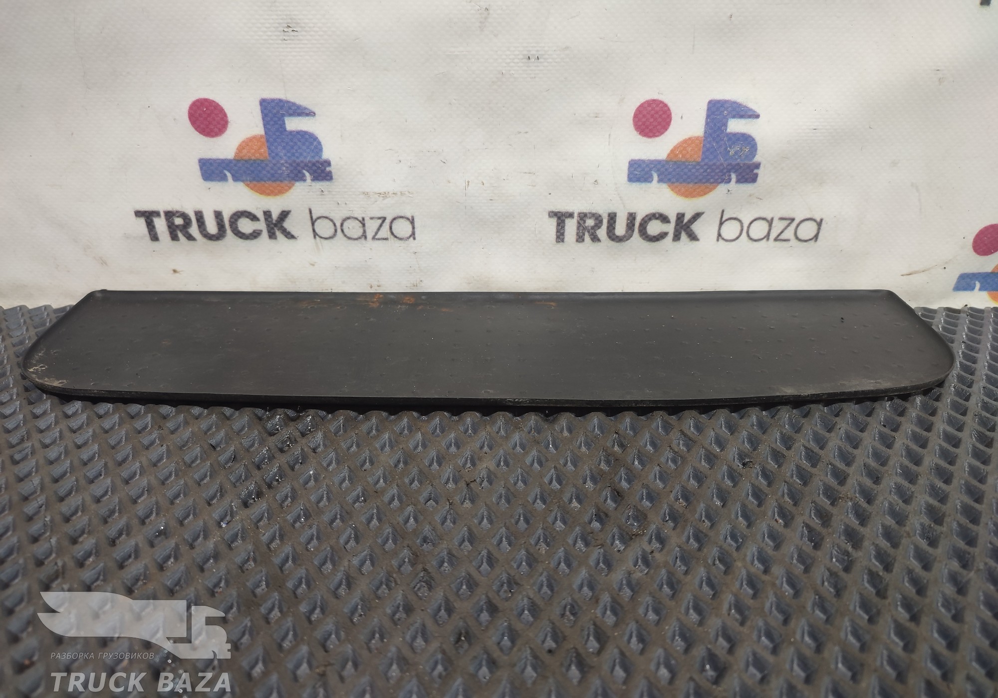 81637150042 Коврик панели приборов