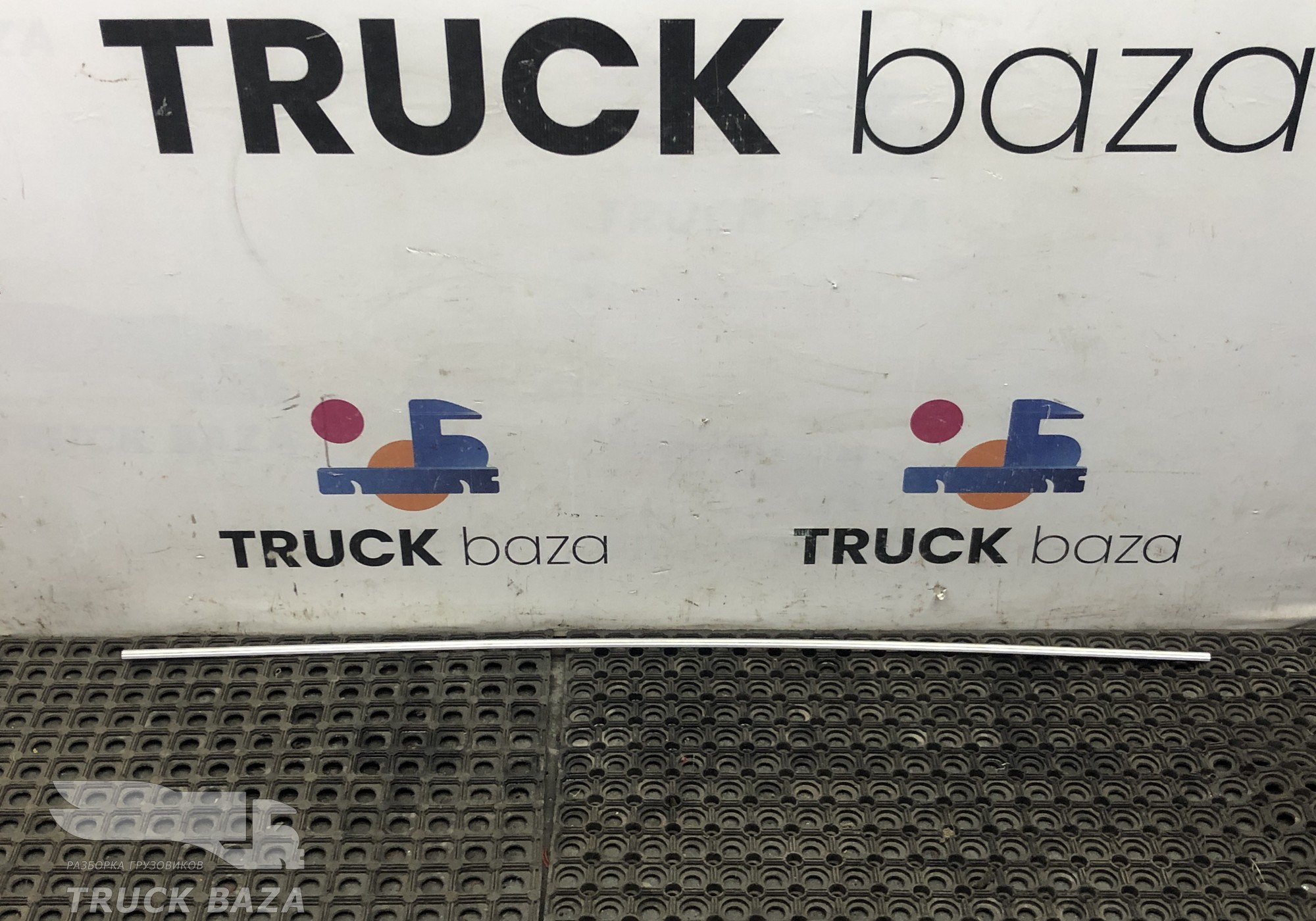 1727364 Направляющая шторки левая