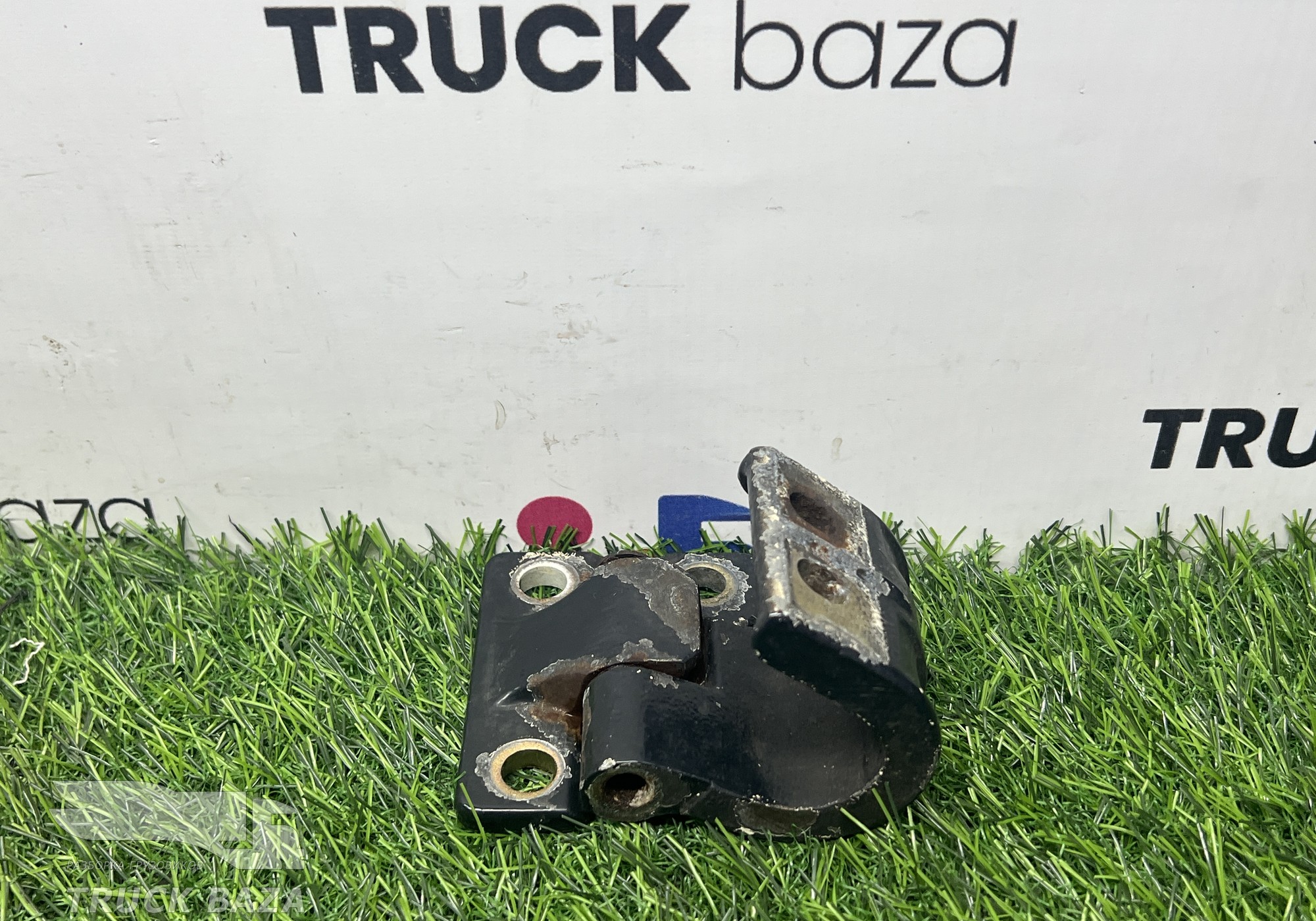 500301541 Петля двери правой верхняя