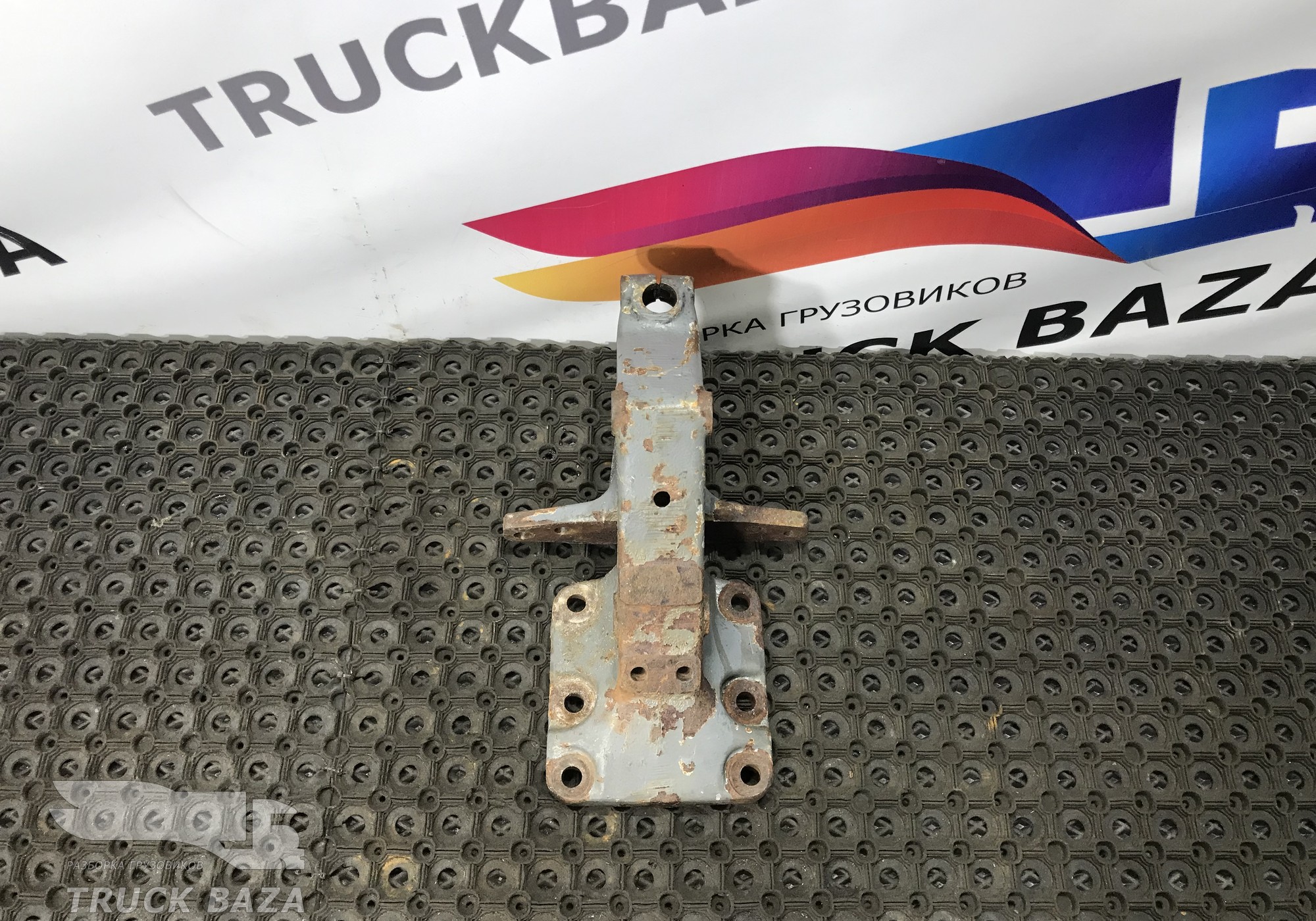 1613279 Кронштейн передней рессоры для Volvo