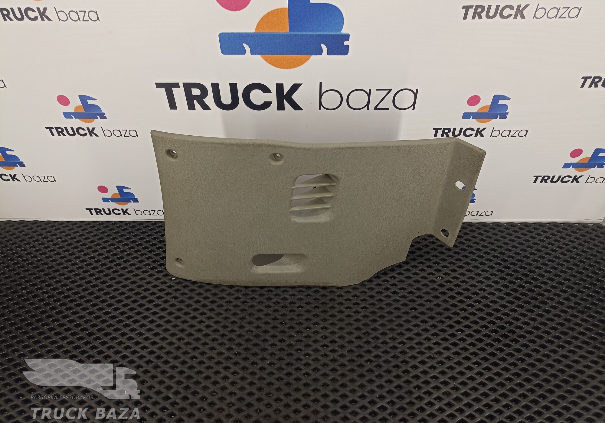 1304875 Накладка на торпедо для Daf XF105