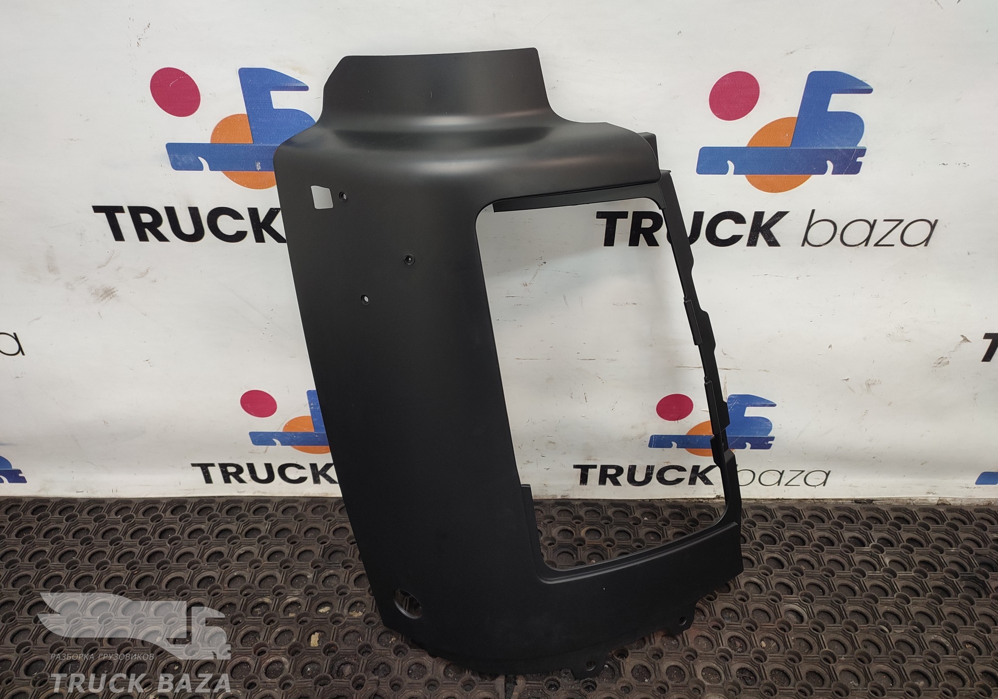 21469924 Облицовка фары правой