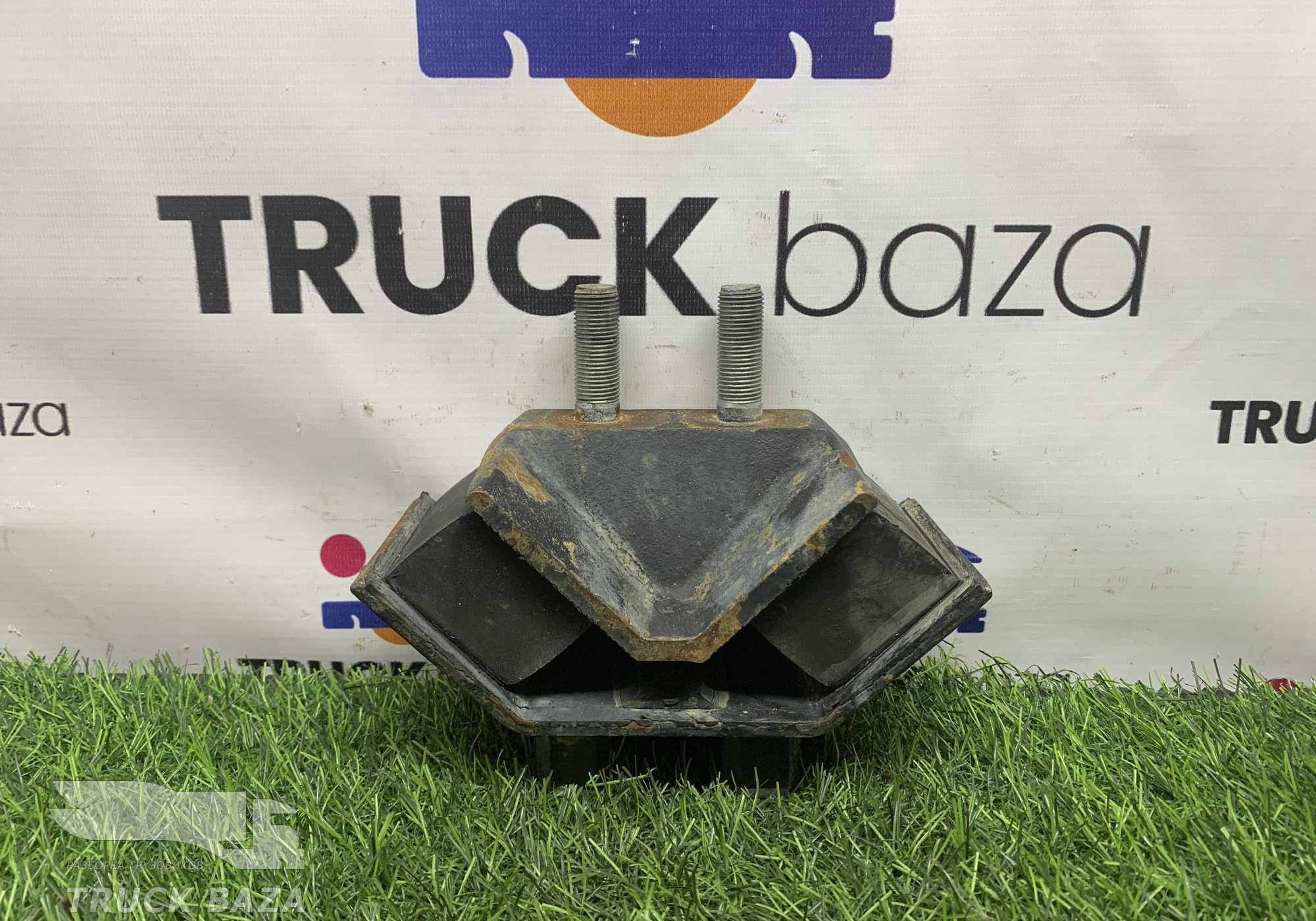 54901001353 Подушка двигателя передняя для КАМАЗ 5490 (с 2013)