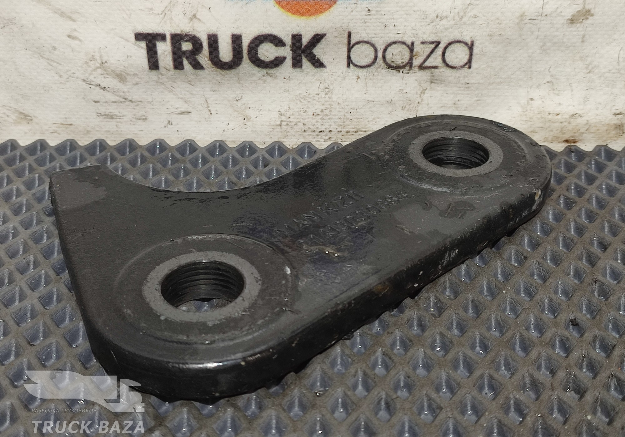 81413030084 Серьга передней рессоры